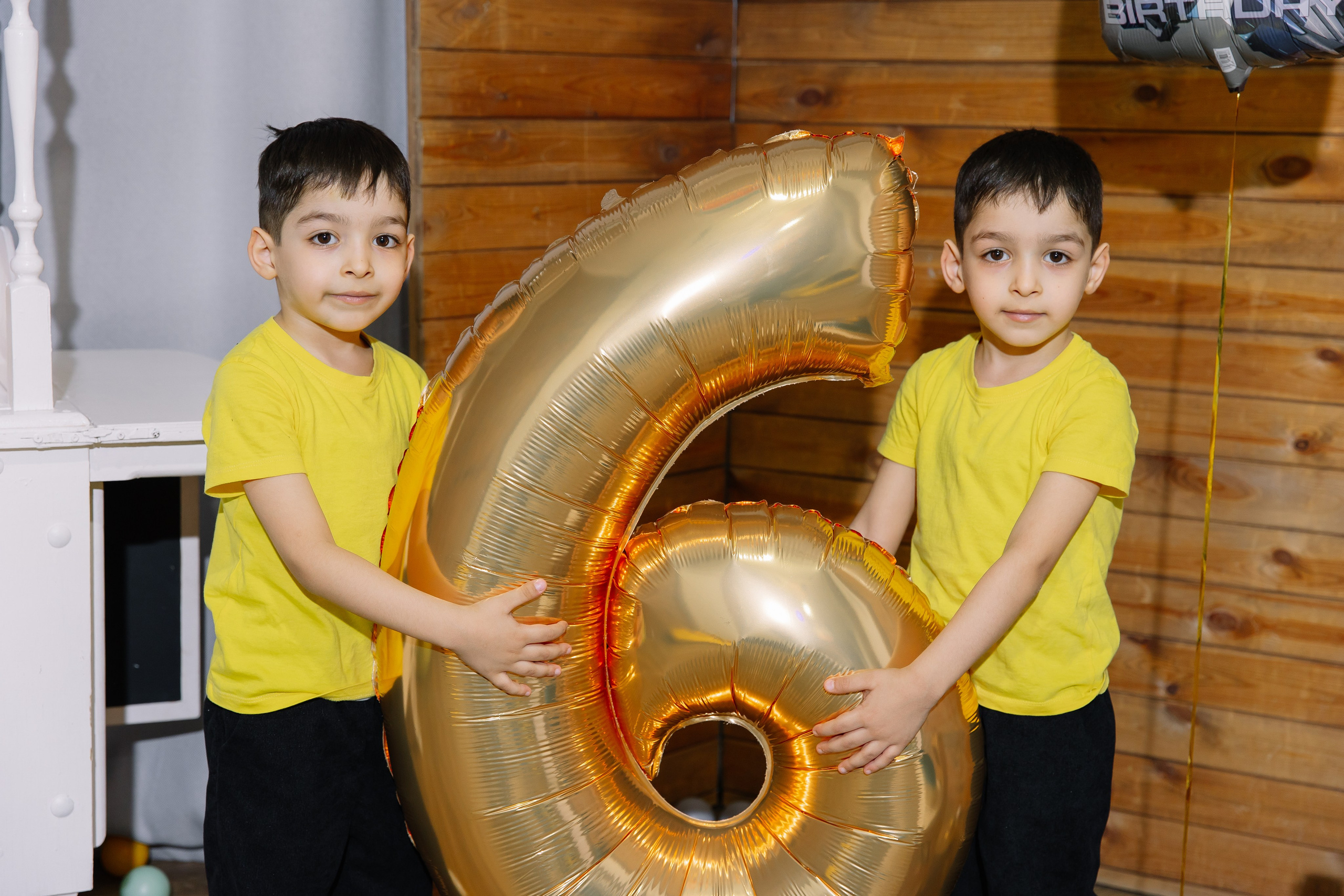 День рождения Эрика и Эмиля 6 лет. Свадебный фотограф в Новосибирске Лидия Александровна