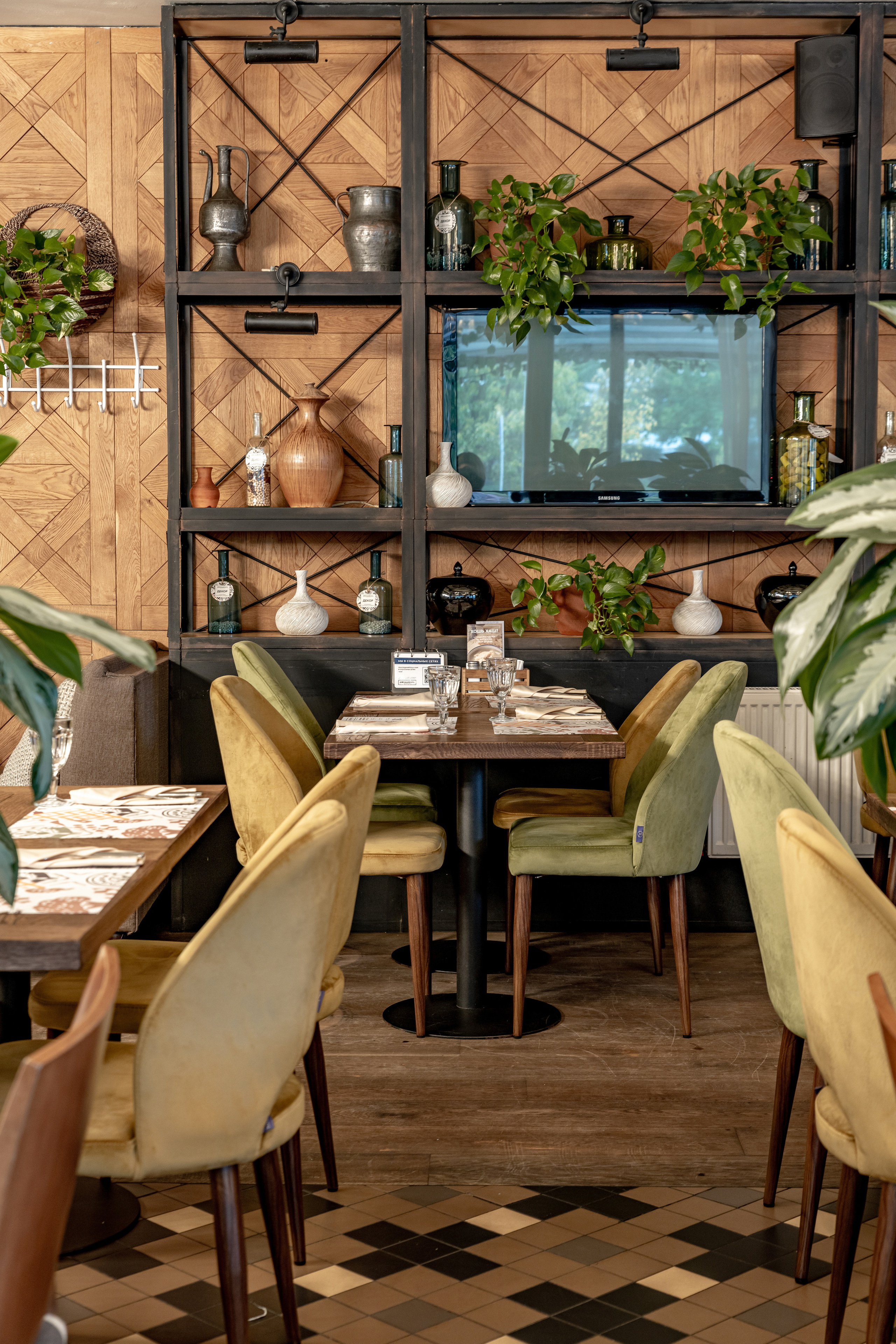 Интерьер ресторан ДжонДжоли