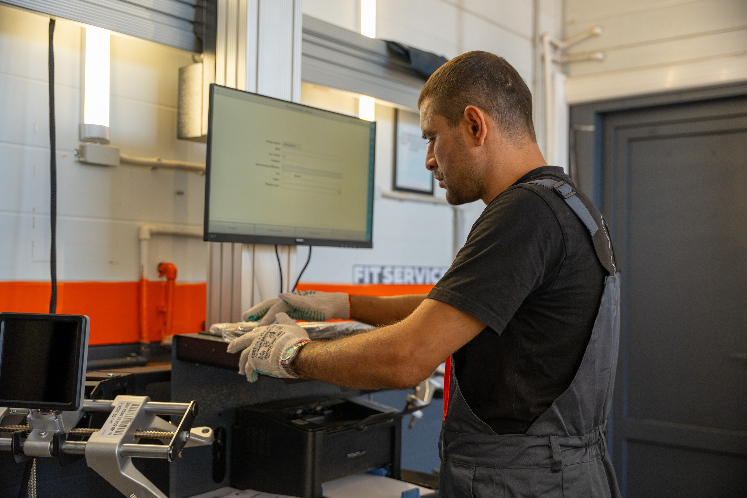 Интерьерная фотосъемка автосервиса Fit Service в Краснодаре — сеть СТО Профессиональная фотосъемка интерьера техцентра в Краснодаре. Шедевры для Вас! Фотограф и Видеограф в Краснодаре Пахиев Руслан