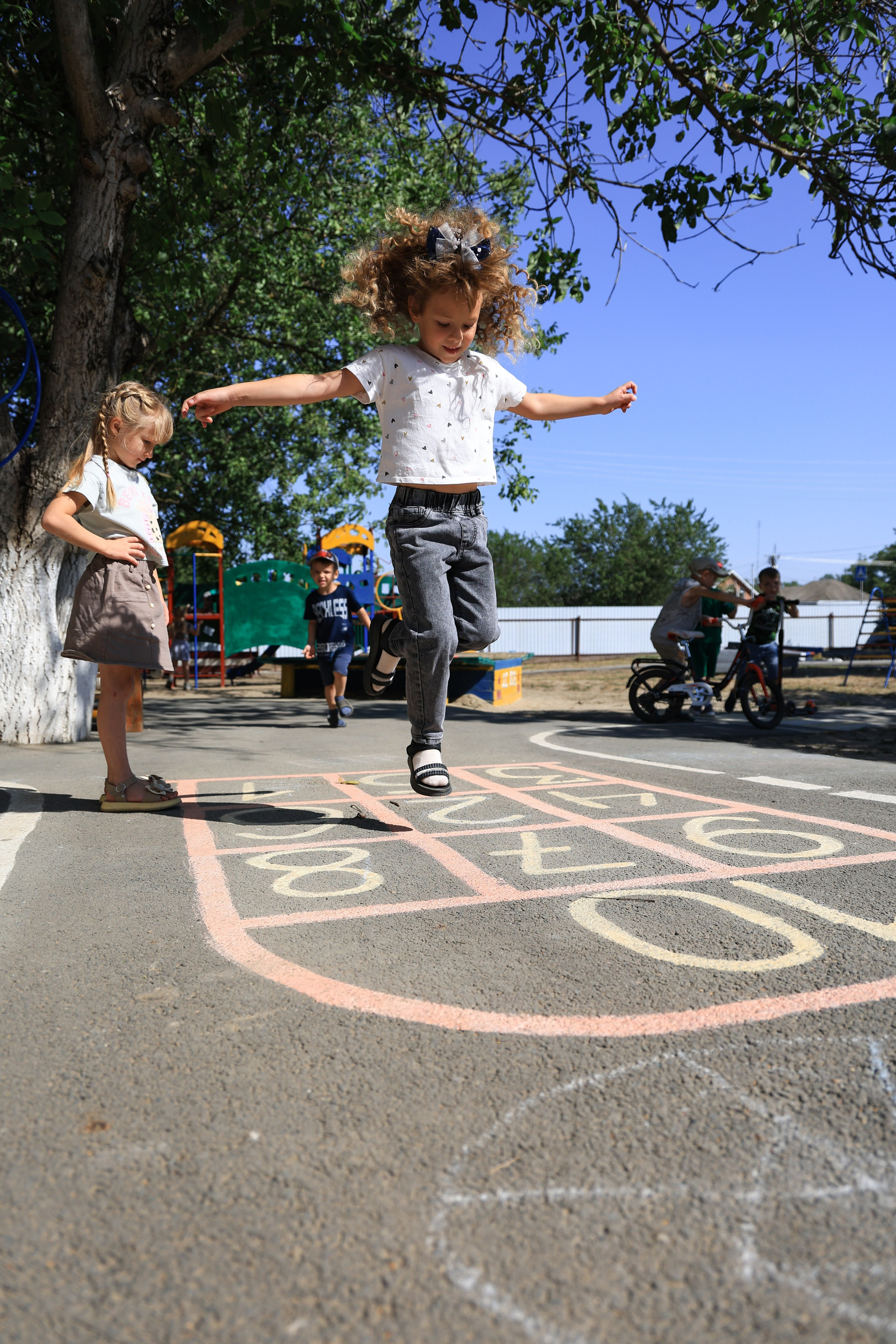 Выпускные съемки «Детский сад» Групповые фото. «ФотоЛерия» ФОТОГРАФ ВЫПУСКНЫЕ АЛЬБОМЫ