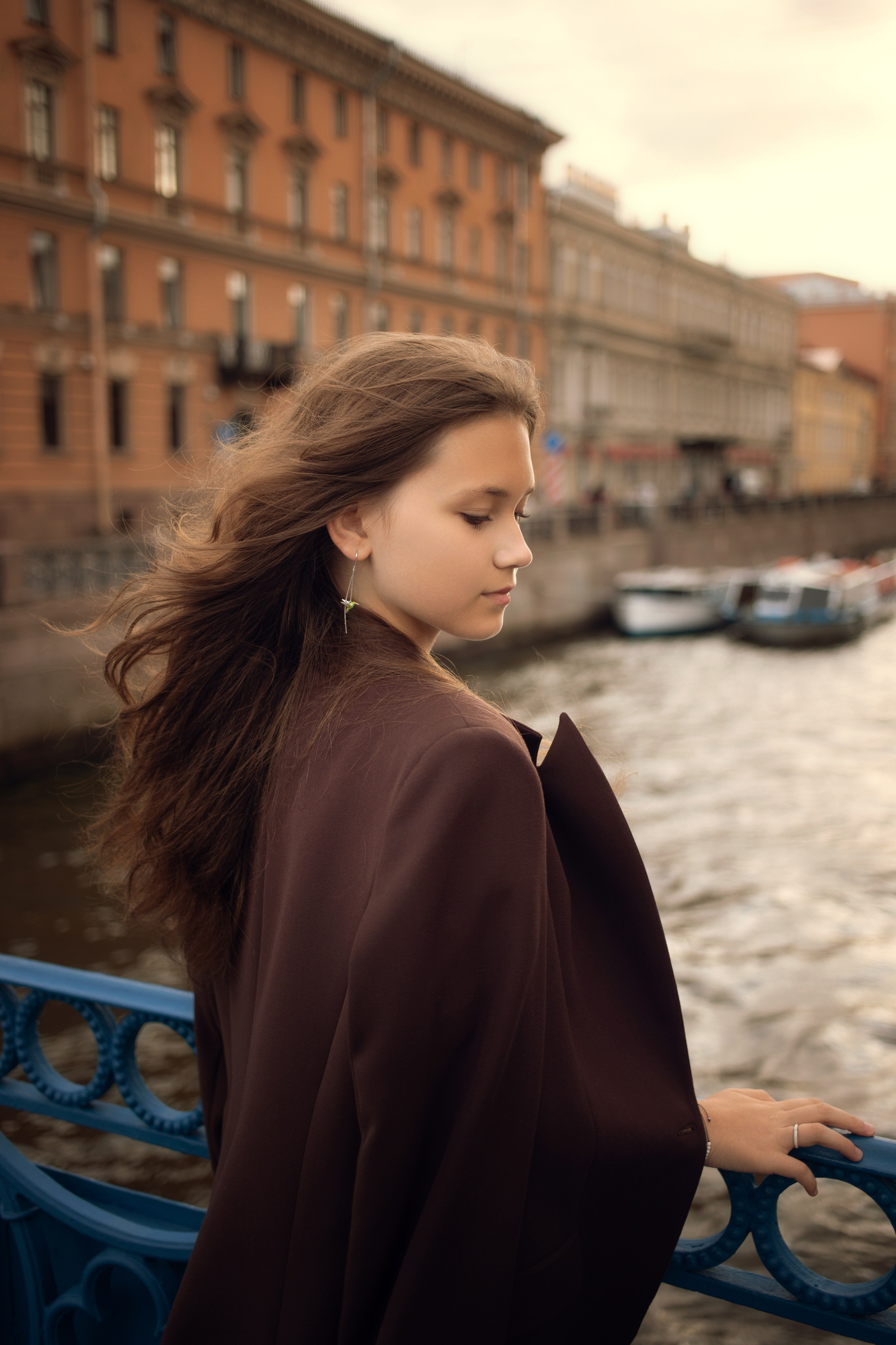 Фотосессия для девушки подростка в центре города. Детский и семейный фотограф Муксимова Ирина