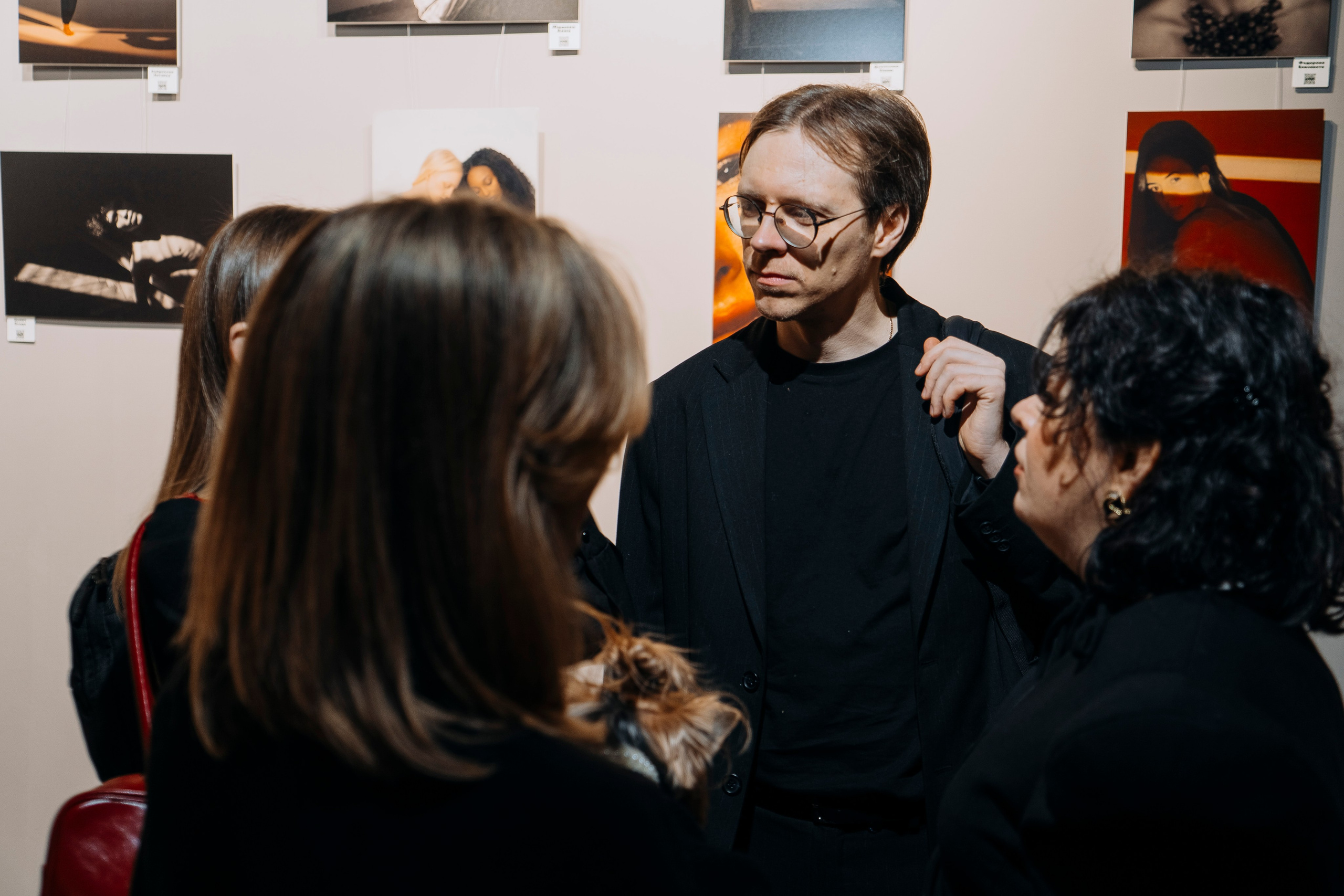 Вернисаж фотовыставки MFamilia «Гармония различий». Организация фотовыставок в Петербурге и Москве, MFamilia (МФамилия)