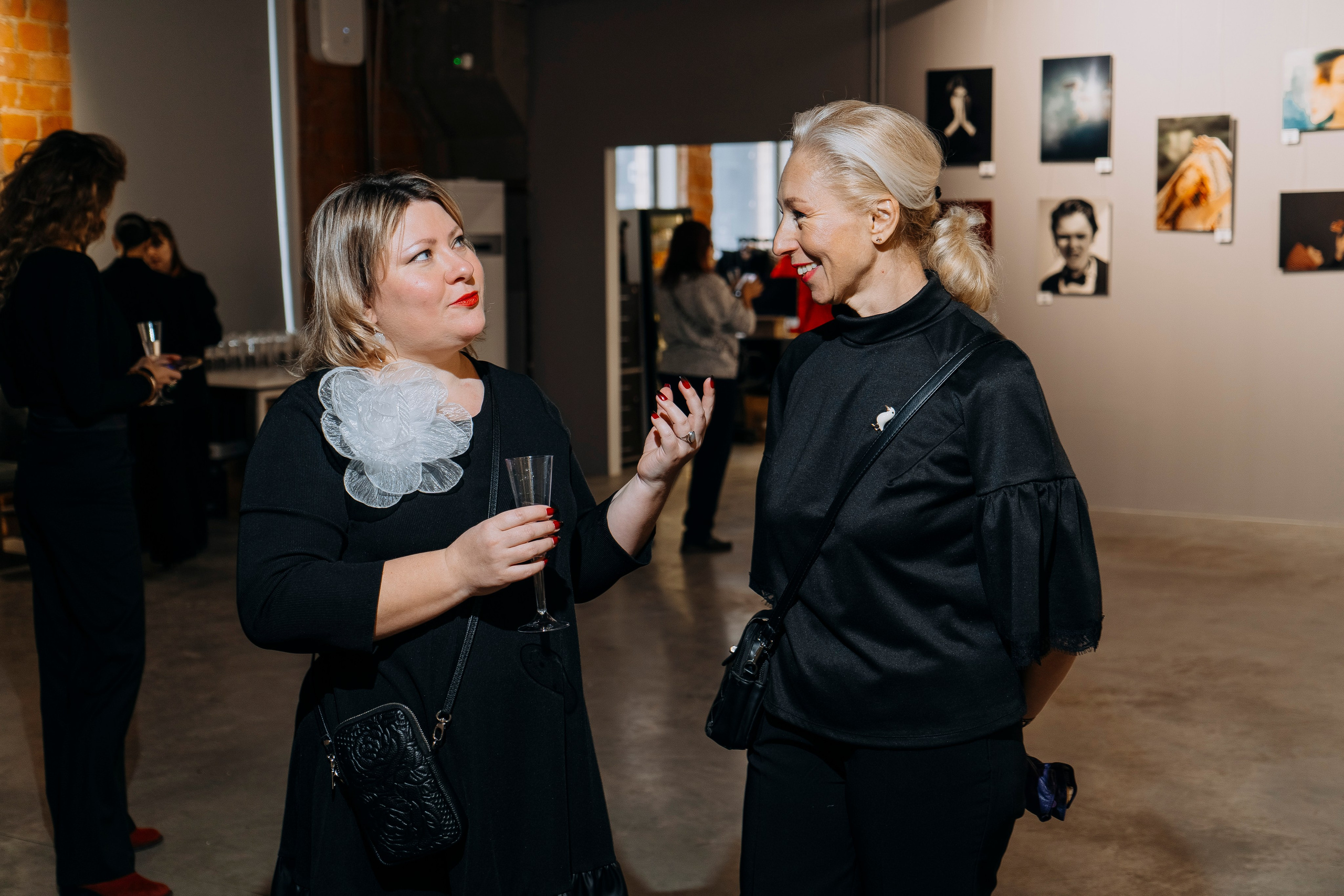 Вернисаж фотовыставки MFamilia «Гармония различий». Организация фотовыставок в Петербурге и Москве, MFamilia (МФамилия)