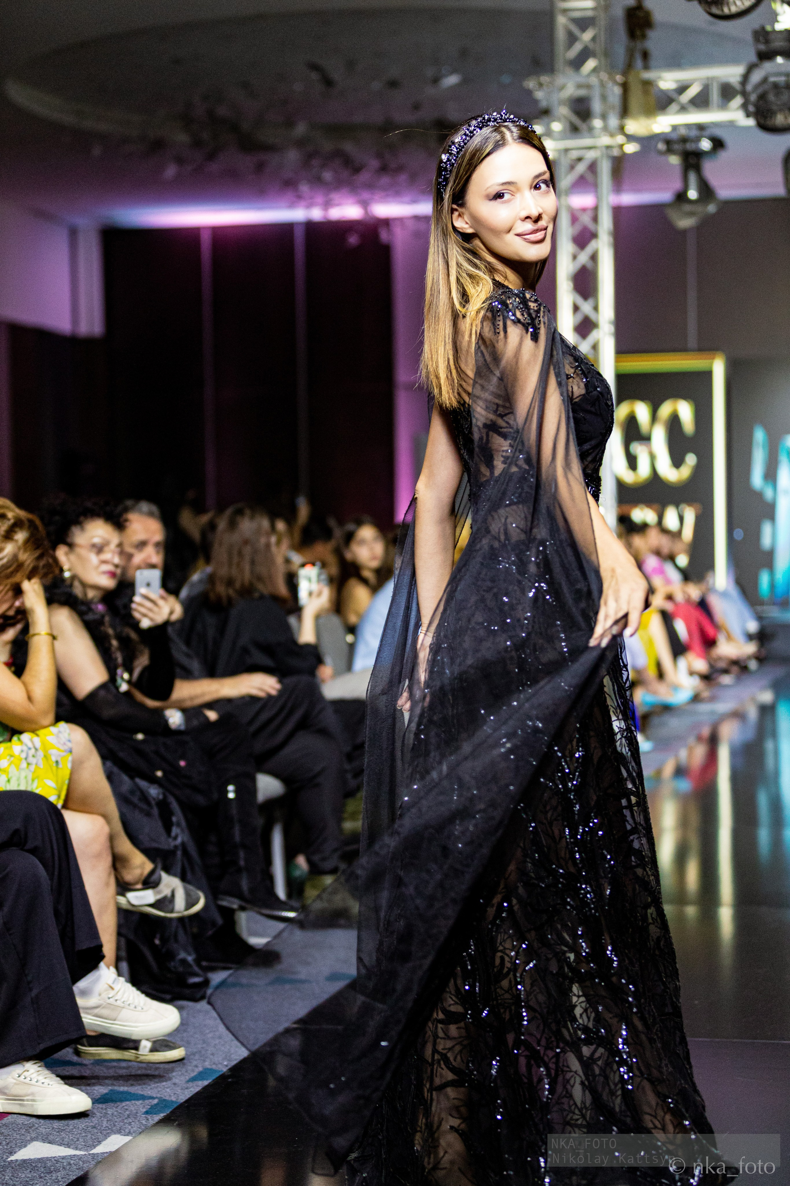 Модный показ в москве. Работа для моделей в москве. Модельное агенство Москва. Модный фотограф в москве. Нереальные фото москва. 