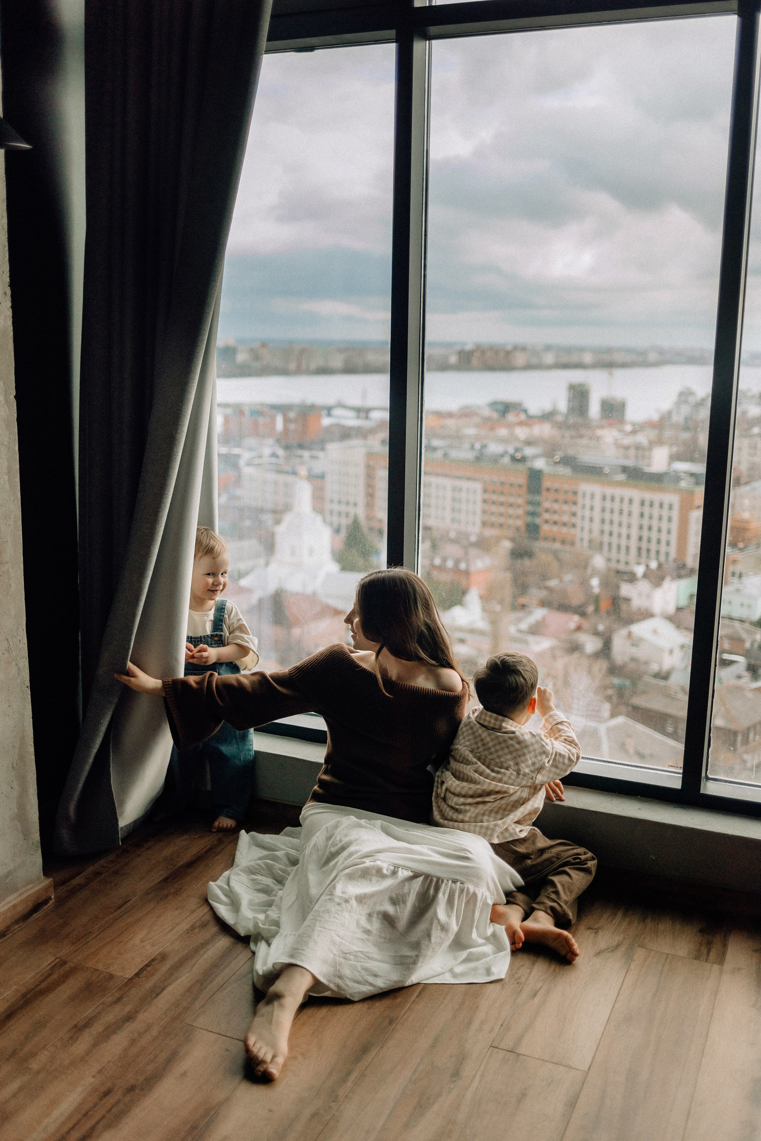 Звонко смеялись