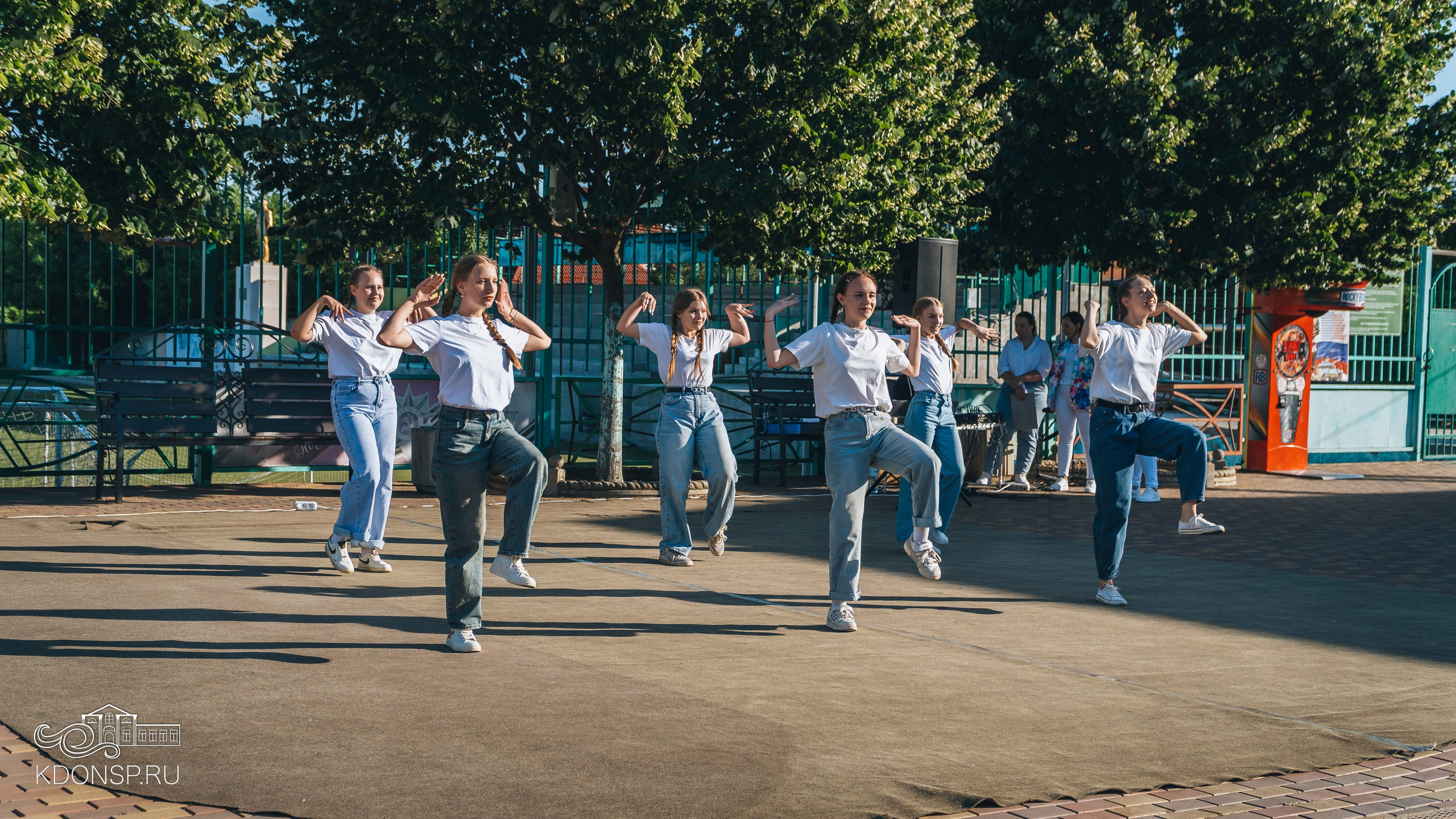 Концертная программа «Жить здорово». Новотитаровский Дом культуры