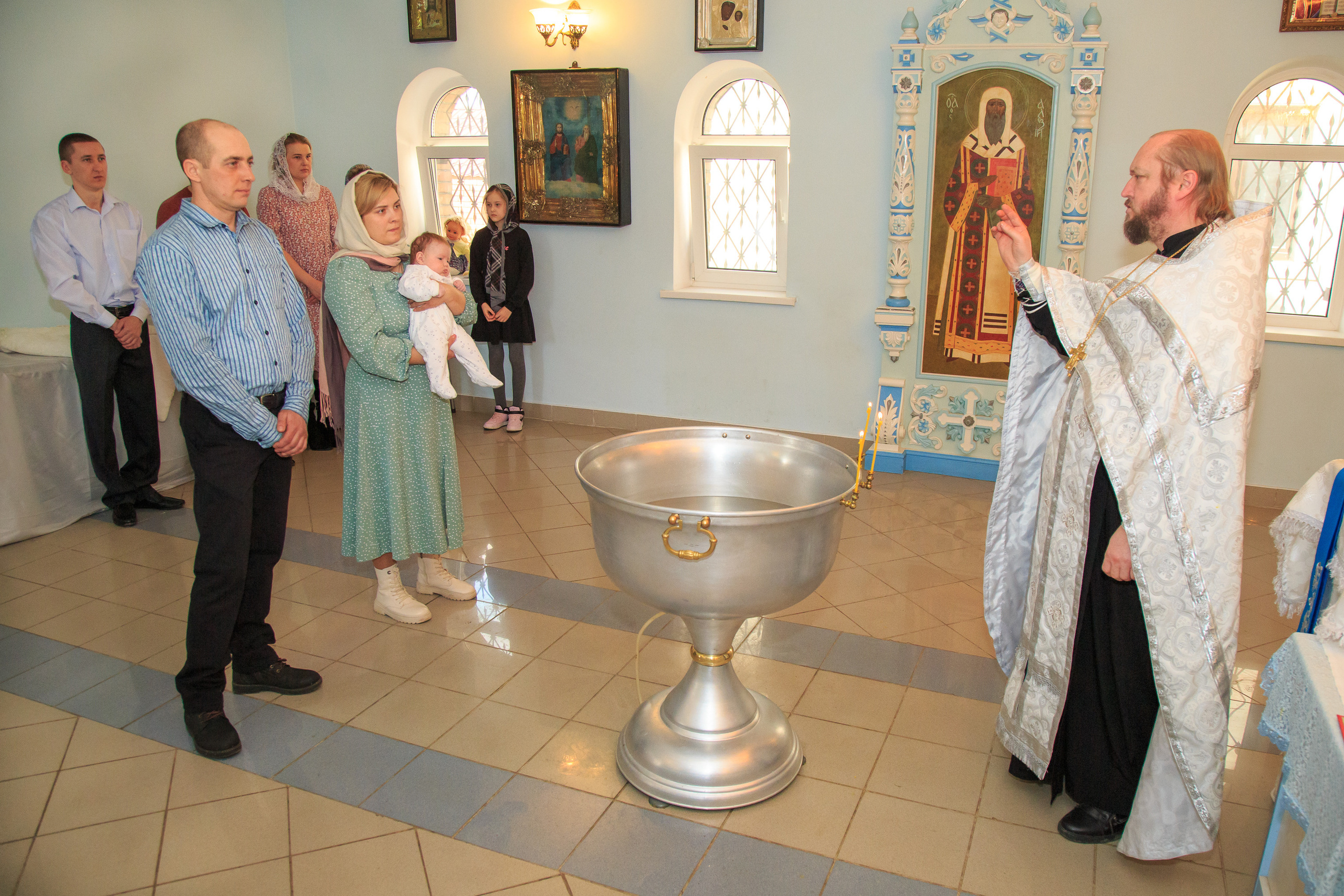 Фотосъёмка таинства крещения и крестин в городах Я фотограф снимающий венчания в городах Минеральные Воды, Пятигорск, Кисловодск, Ессентуки,. Репортажный и свадебный фотограф Пятигорск и КМВ