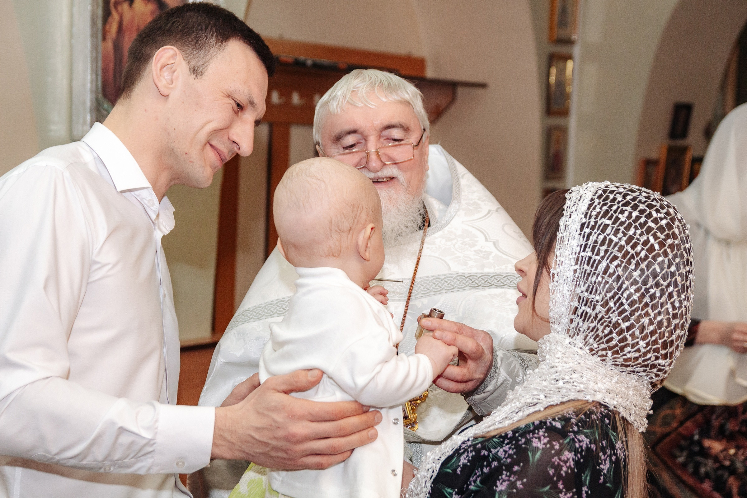 Фотосъёмка таинства крещения и крестин в городах Я фотограф снимающий венчания в городах Минеральные Воды, Пятигорск, Кисловодск, Ессентуки,. Репортажный и свадебный фотограф Пятигорск и КМВ