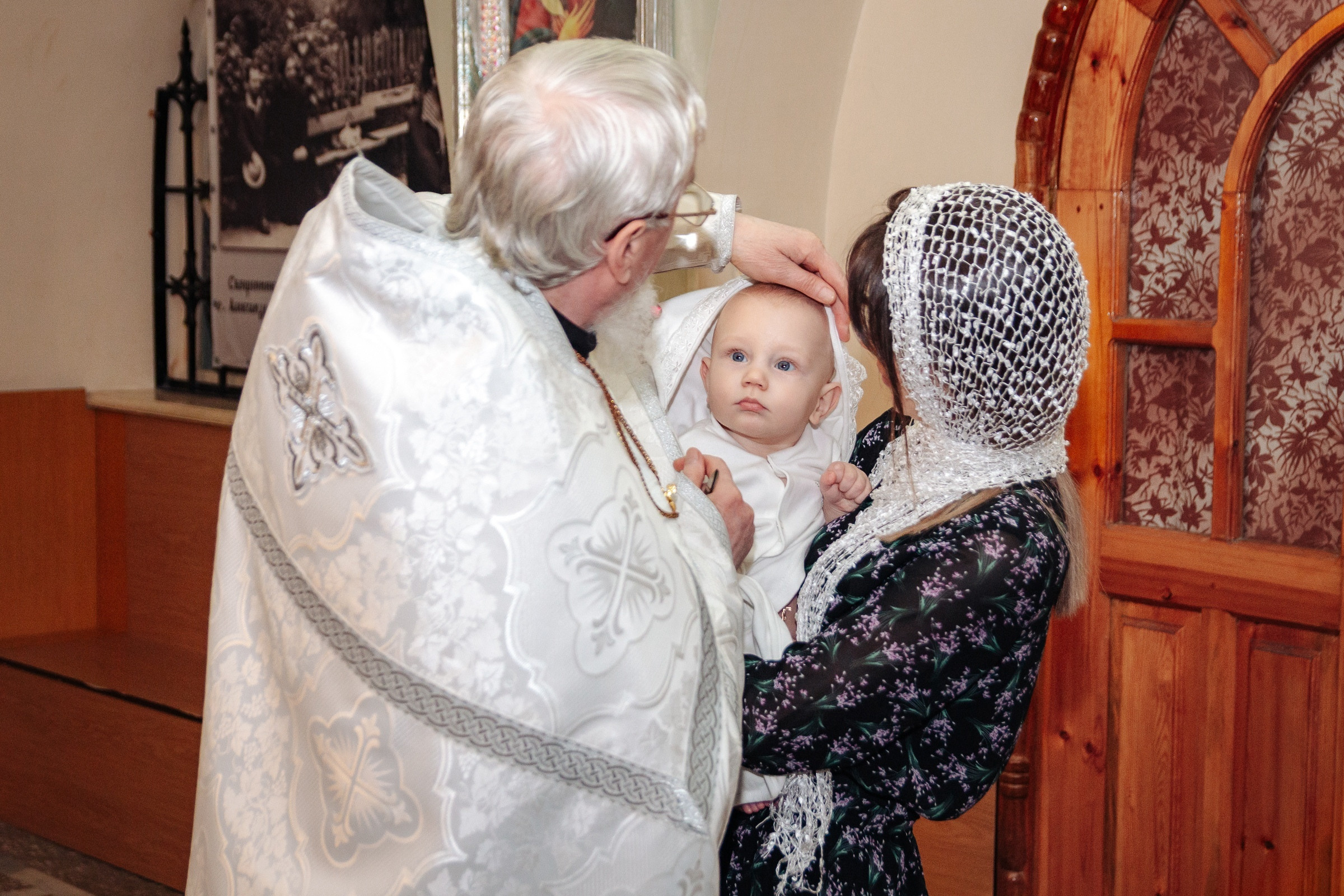 Фотосъёмка таинства крещения и крестин в городах Я фотограф снимающий венчания в городах Минеральные Воды, Пятигорск, Кисловодск, Ессентуки,. Репортажный и свадебный фотограф Пятигорск и КМВ