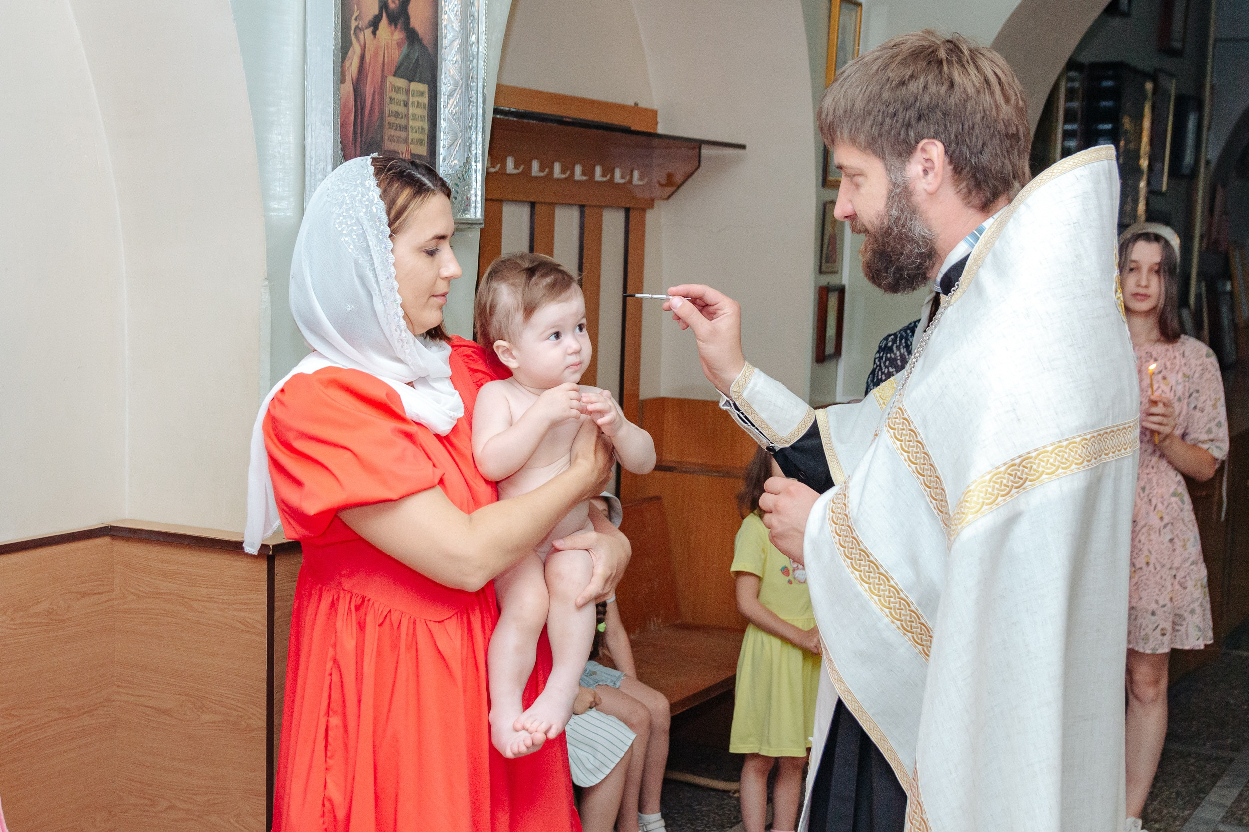Фотосъёмка таинства крещения и крестин в городах Я фотограф снимающий венчания в городах Минеральные Воды, Пятигорск, Кисловодск, Ессентуки,. Репортажный и свадебный фотограф Пятигорск и КМВ