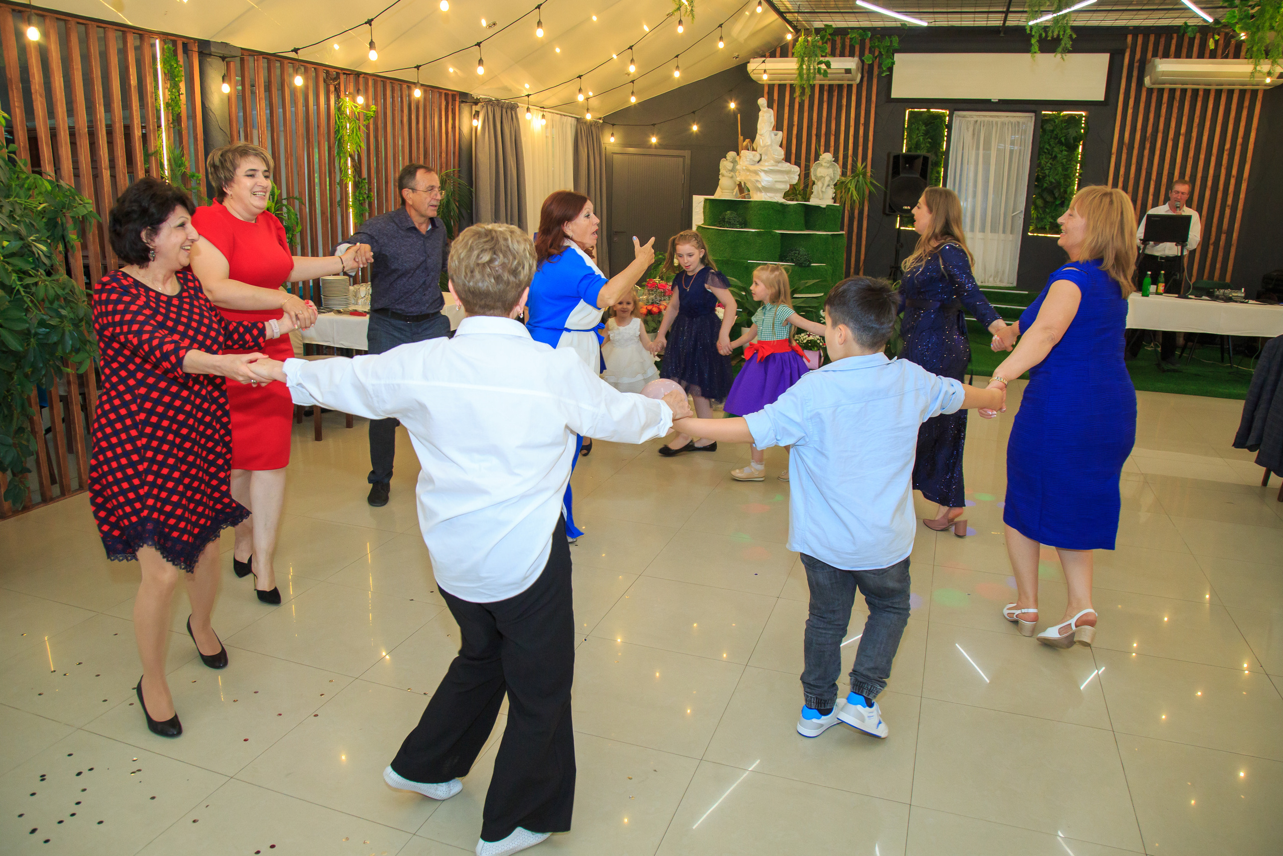 Фотосъёмка семейных торжеств, дней рождения и юбилеев. Репортажный и свадебный фотограф Пятигорск и КМВ