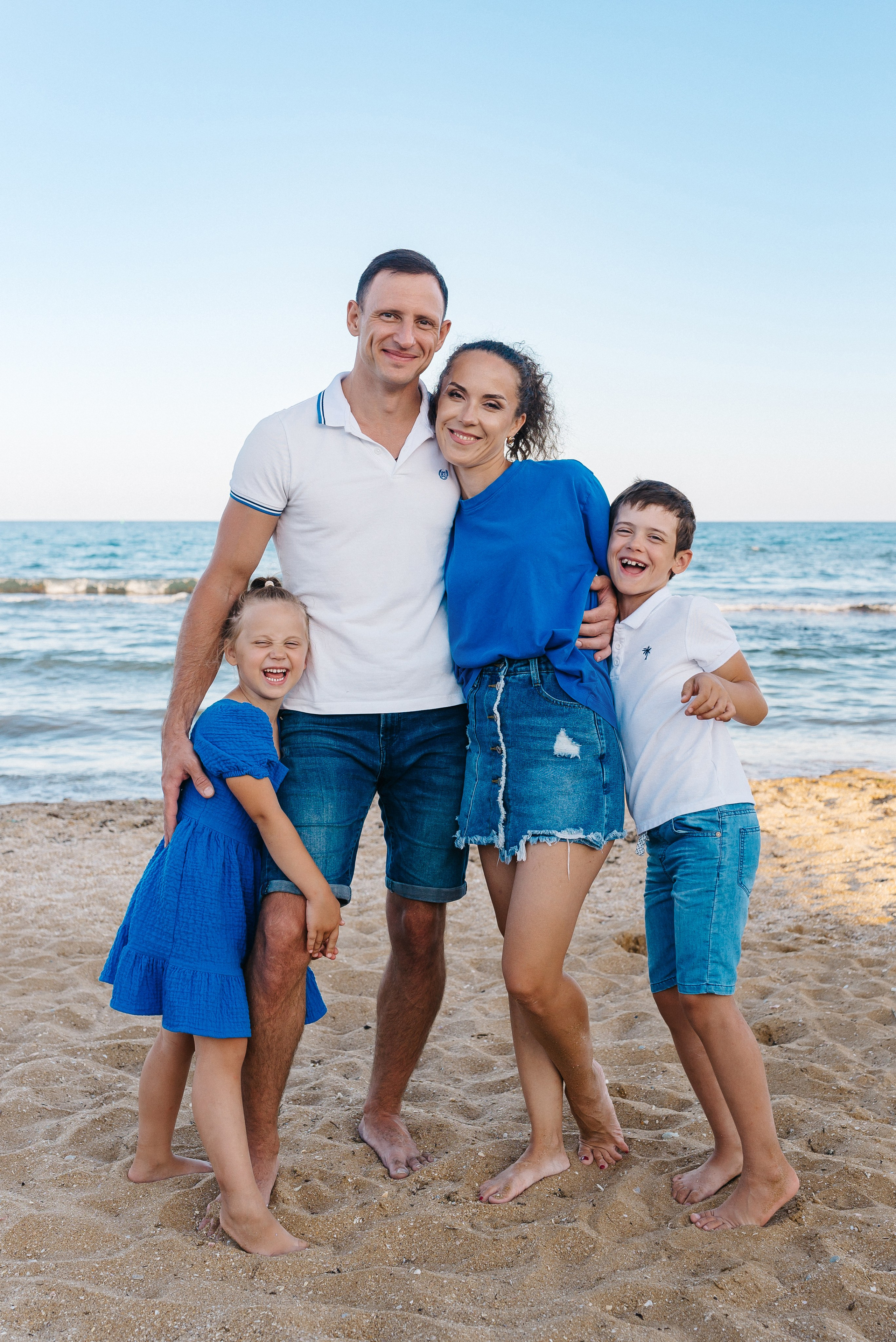 СЕМЕЙНАЯ ФОТОСЕССИЯ НА БЕРЕГУ МОРЯ В ФЕОДОСИИ