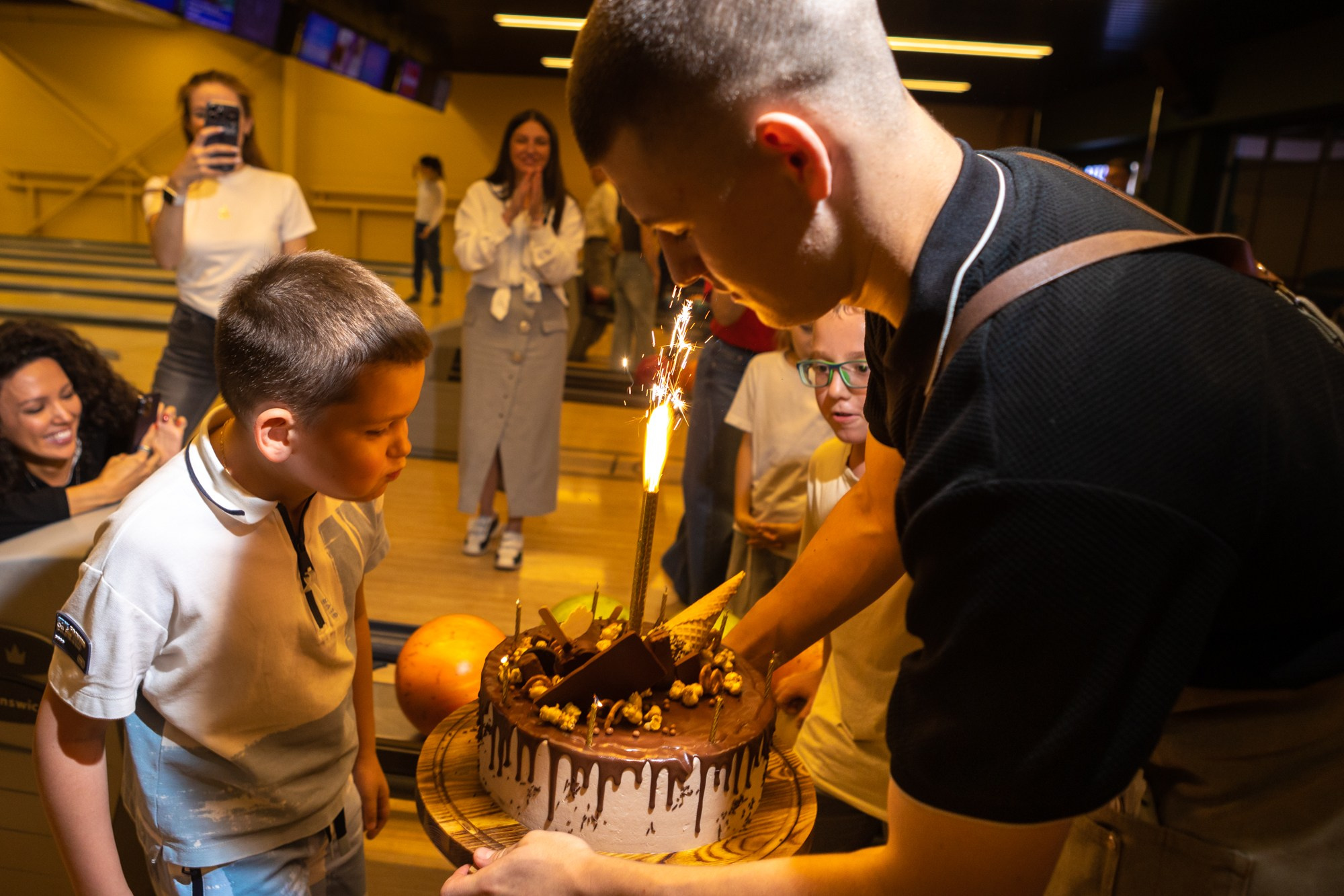 День рождения в боулинг-центре. Фотограф в Оренбурге. Профессиональный фотограф