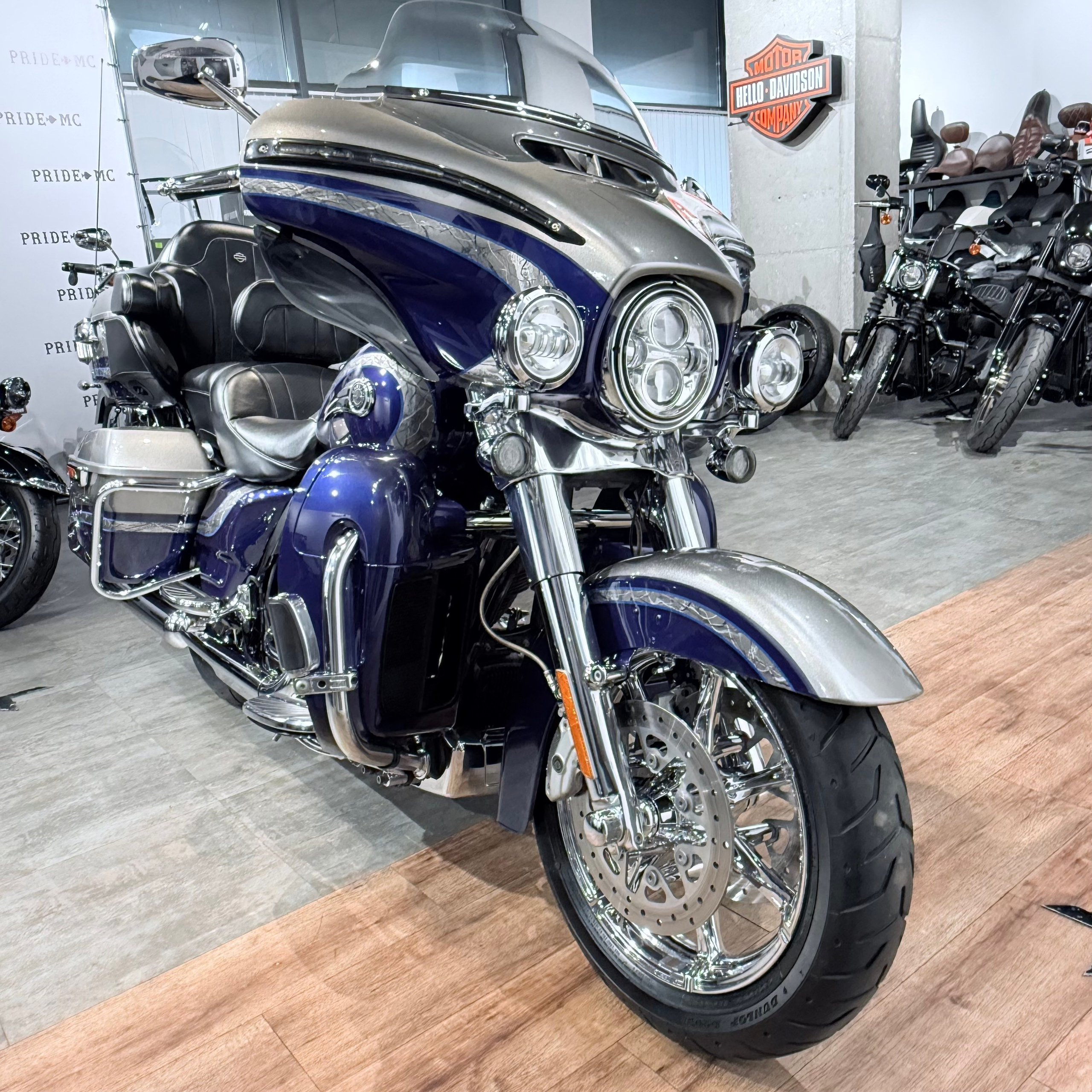 Мотоциклы Harley-Davidson 2016 CVO Limited 110 АВS Раlladium (Touring) — купить мотоцикл. Hello Davidson, Москва. Только хорошие мотоциклы…