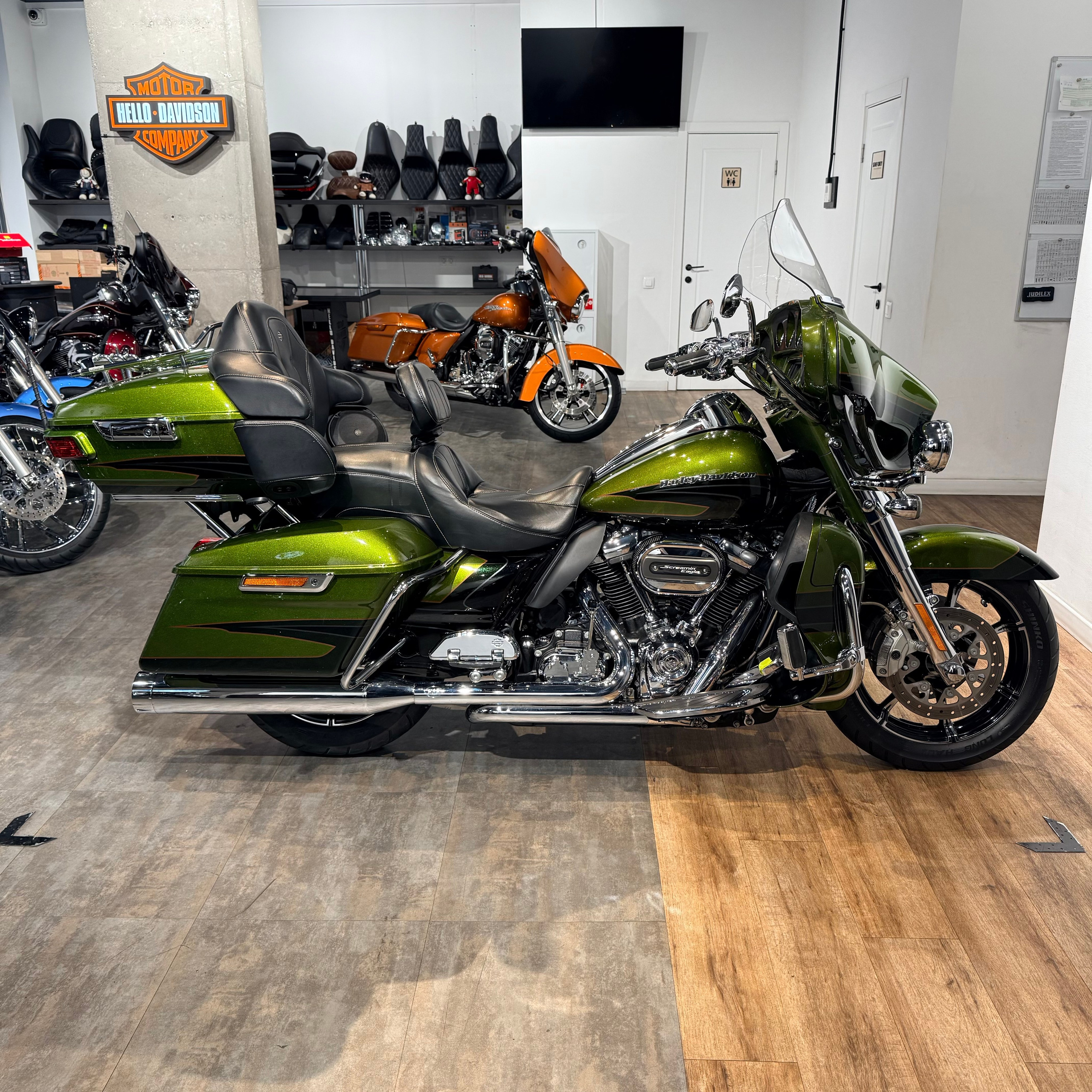 2017 CVO Electra Glide Spiked Olive Serpentine Green. Hello Davidson, Москва. Только хорошие мотоциклы…