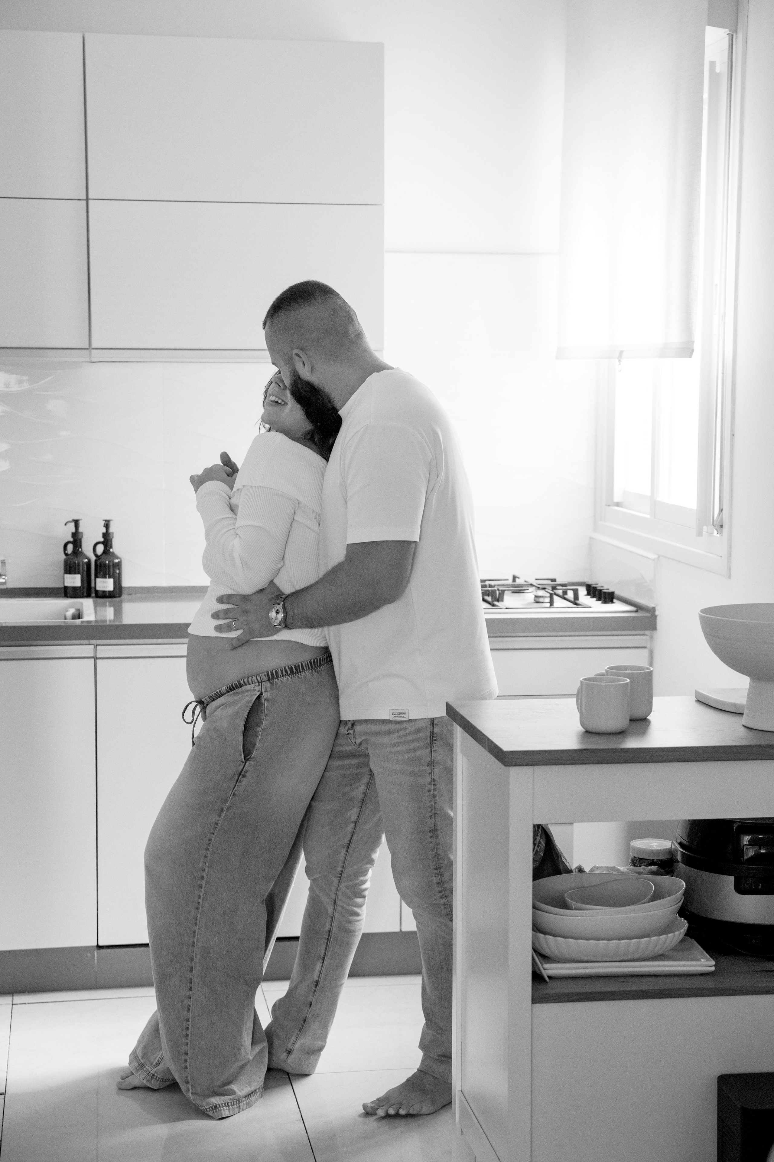 Pregnancy & Family photoshoot at home. Wedding and family photographer