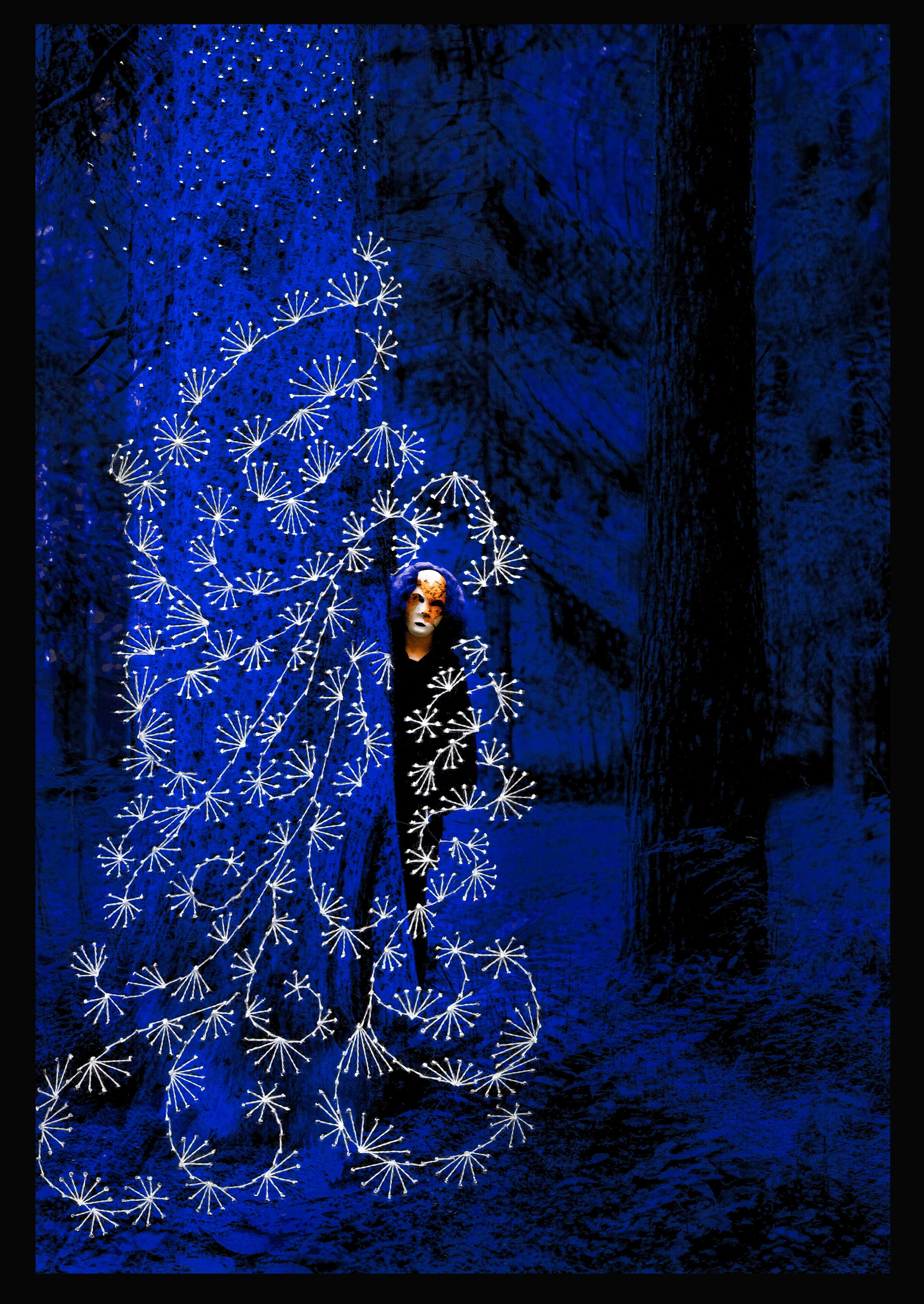 Кодама. Согласно японским поверьям, воплощенная душа дерева, способная покидать свое дерево и присматривать за рощами и поддерживать равновесие в природе. Встретить такого духа для человека - к большой удаче.