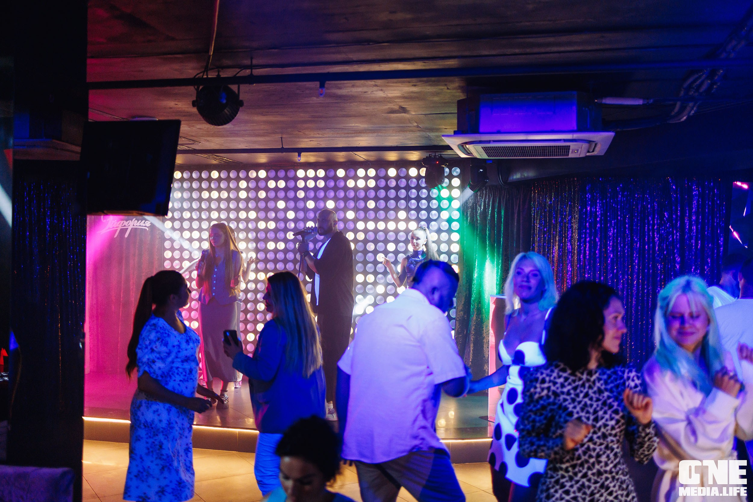 Фоторепортаж из караоке-клуба Эйфория. One Media Life: фоторепортажи, фотоотчеты с мероприятий и заведений