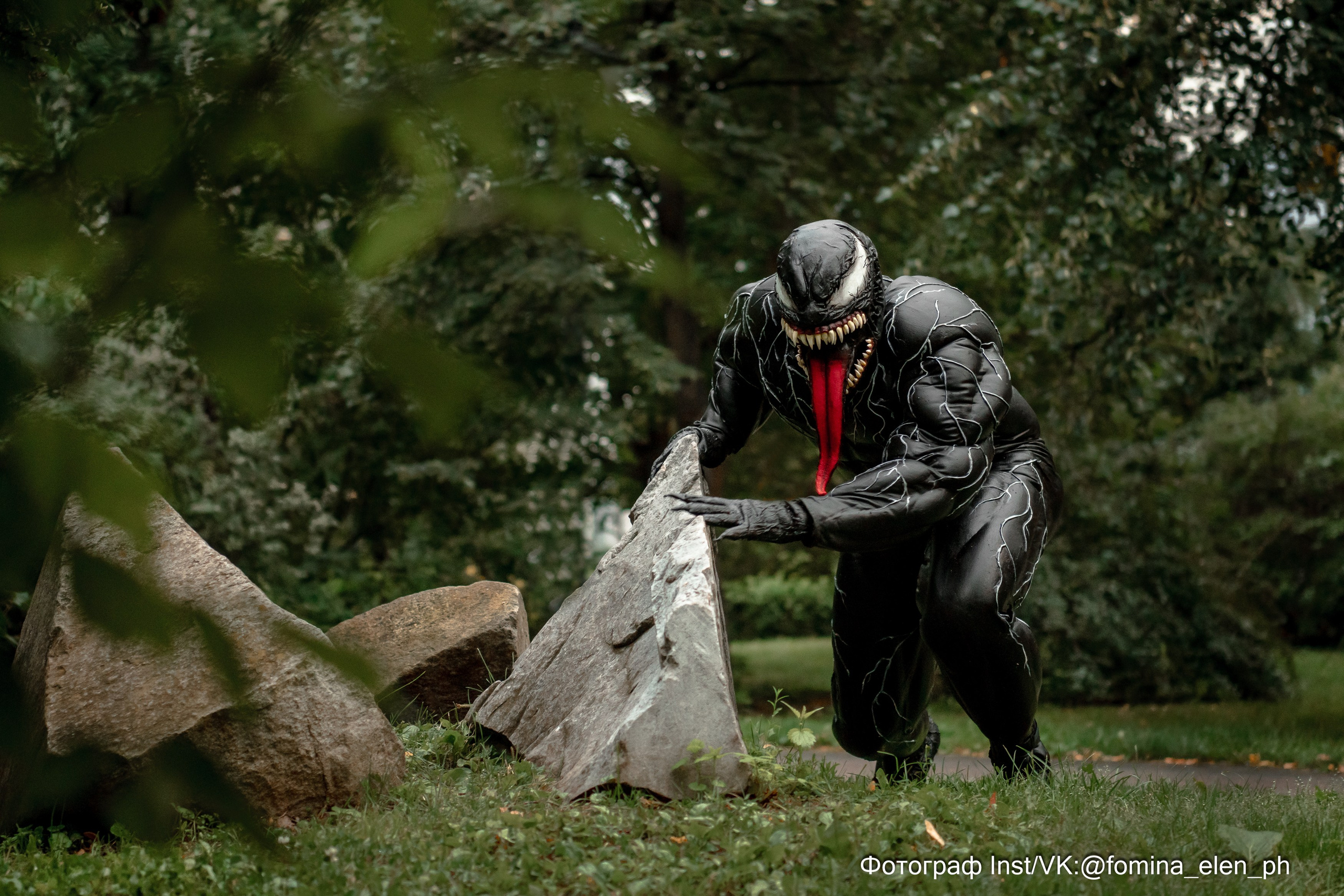 Человек паук и Веном в метро ЕКБ. Фомина Елена Свадебный и семейный фотограф