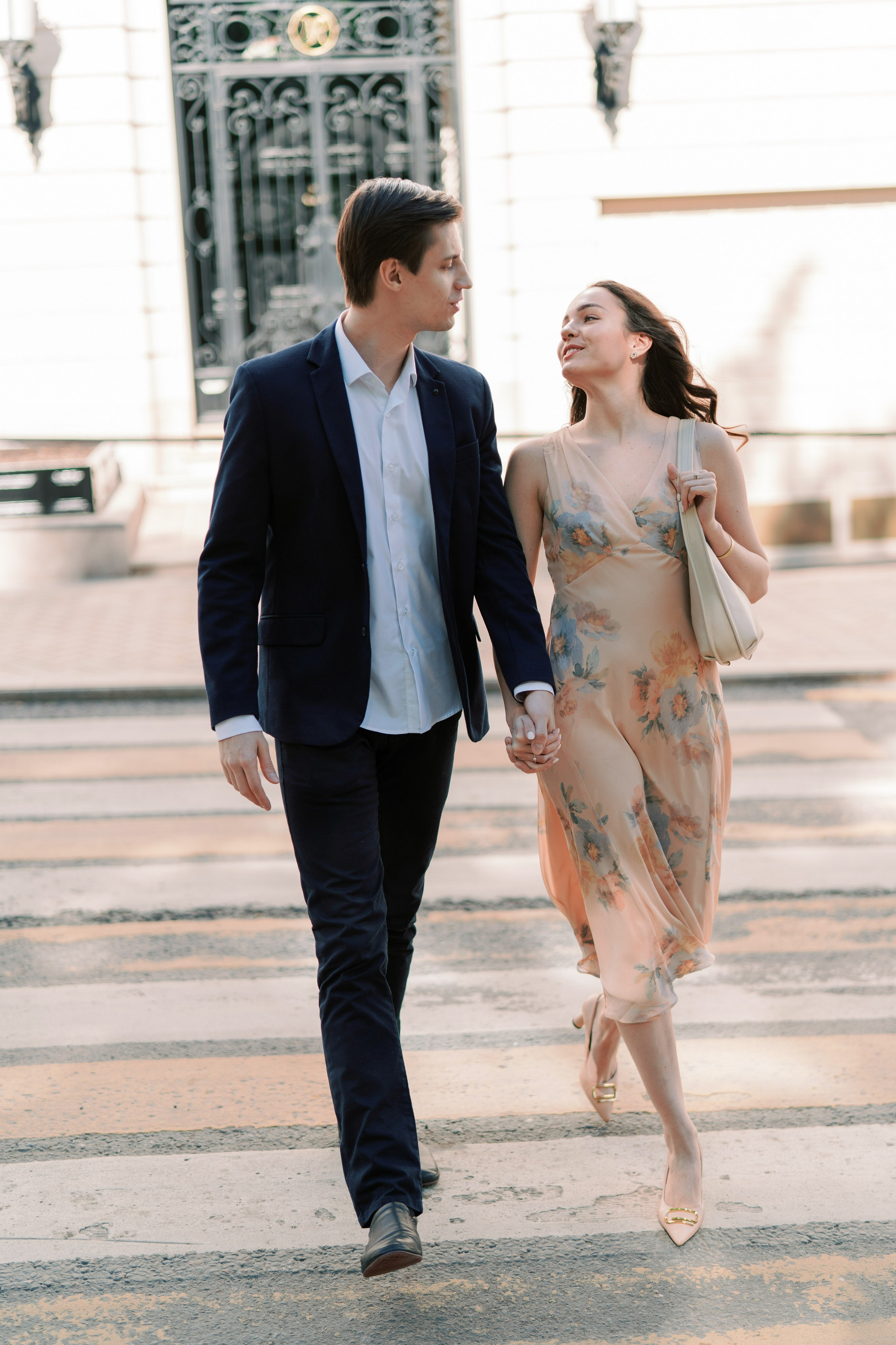 Лавстори, предствадебная прогулка в Москве, свадебный фотограф