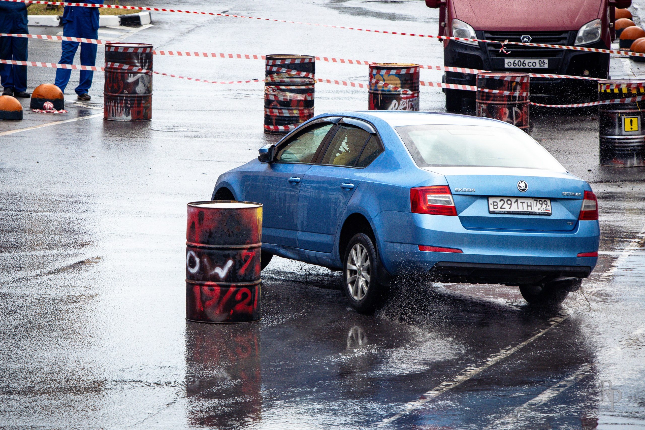 SHOWDOWN. Rusty Photographer