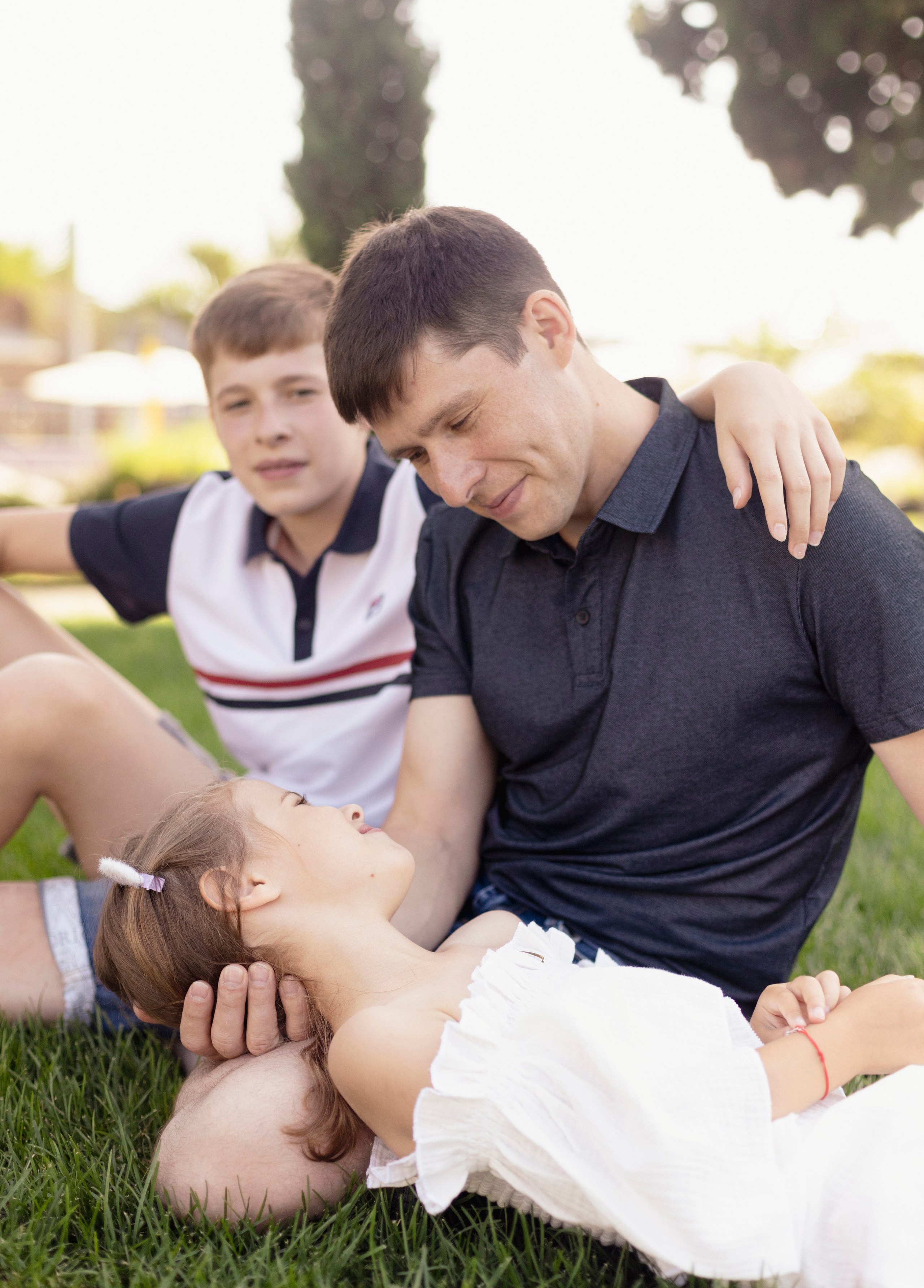 Радостные моменты в тени кипарисов. Reportage and staged photographer Natalia Sannikova