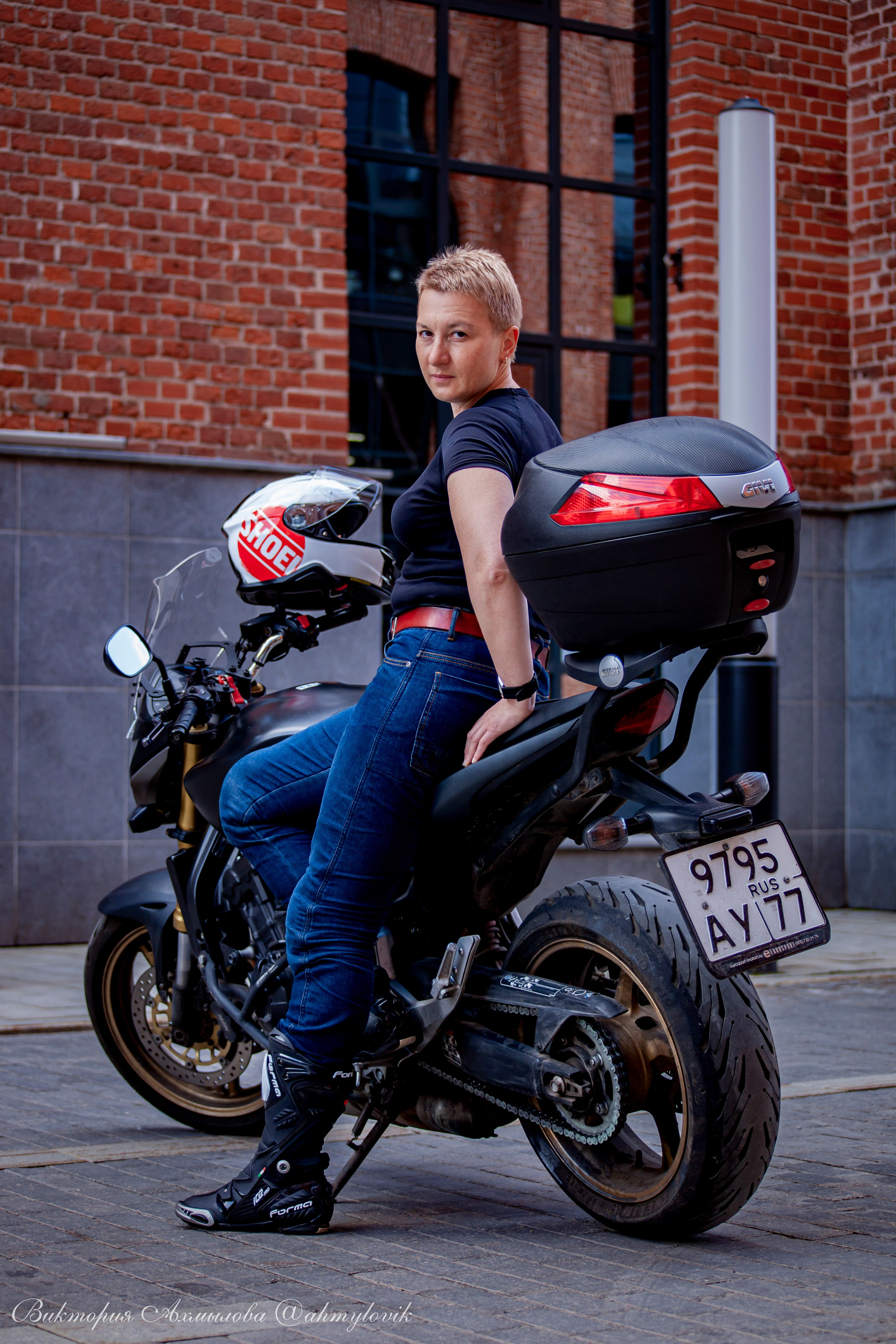 Катя и Хорнет (Honda CB 1000 Hornet). Виктория Ахмылова. Фотограф в Москве