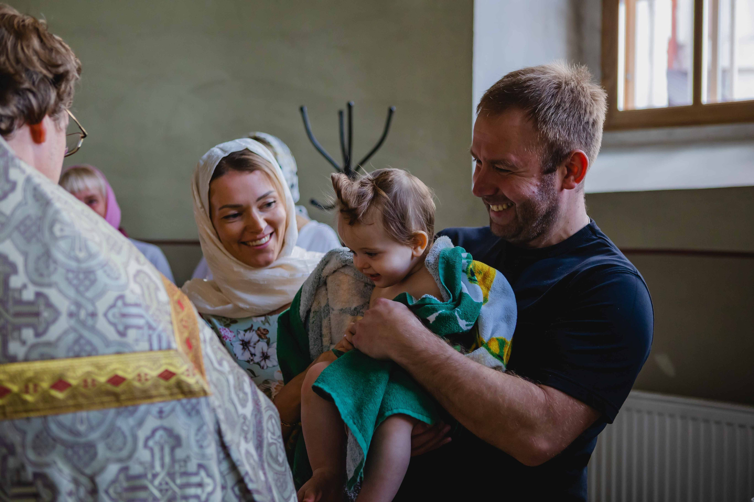 Таинство Крещения. Сайт с красивыми фотографиями и людьми