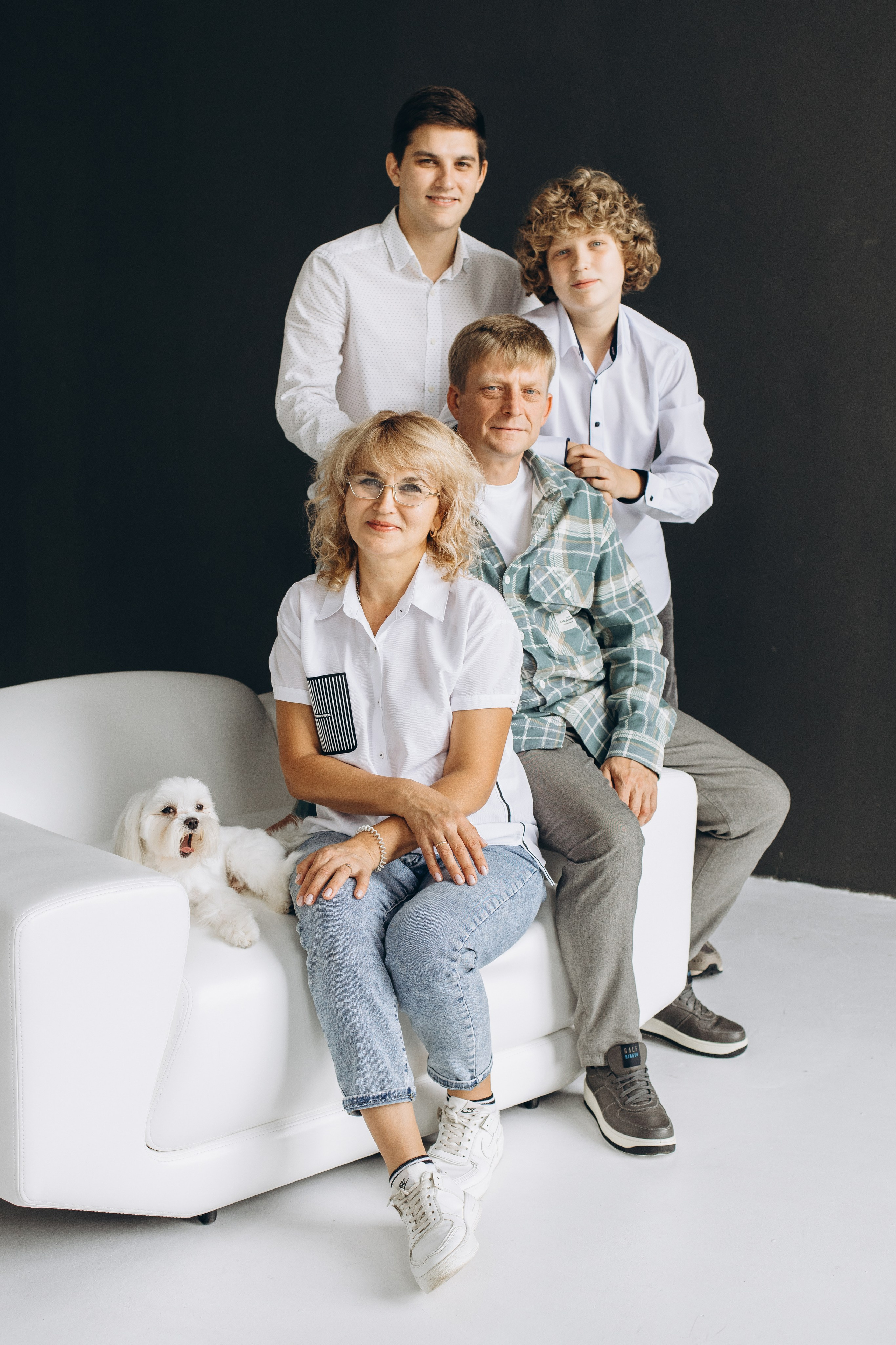 Семейная фотосессия в студии. Семейный фотограф в Самаре Елена Ефимова