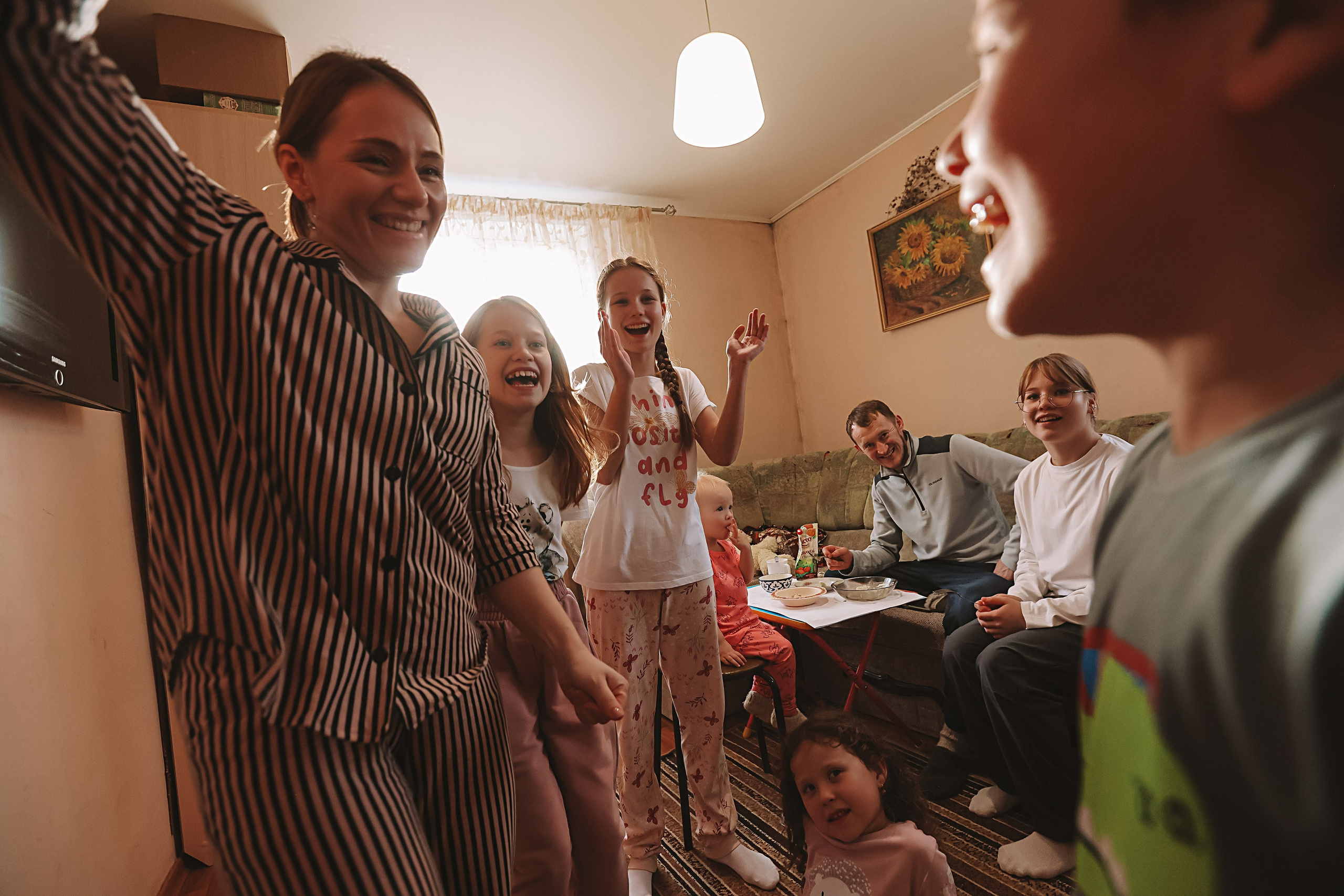 Большая семья репортаж. Семейный фотограф Тюмень, фотограф на роды Салмина Мария