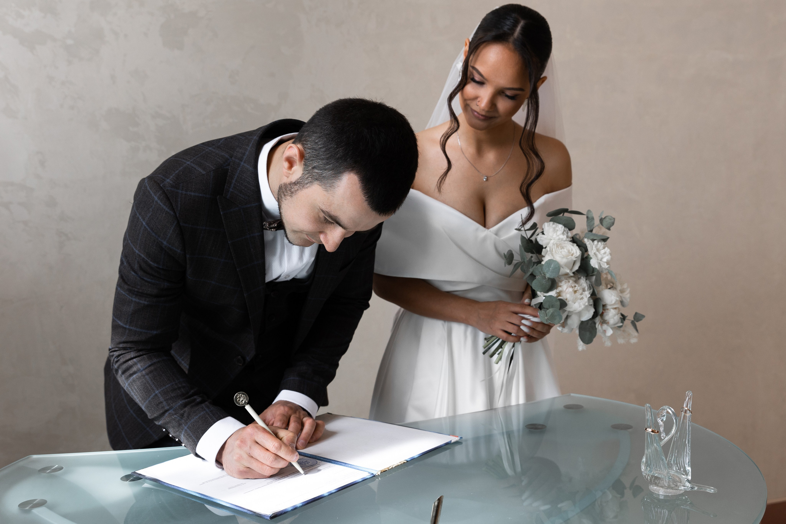 Необычная идея для утра невесты и фотосессия с ретро волгой. Свадебный и портретный фотограф в Сыктывкаре и в Москве Новосельцева Алена