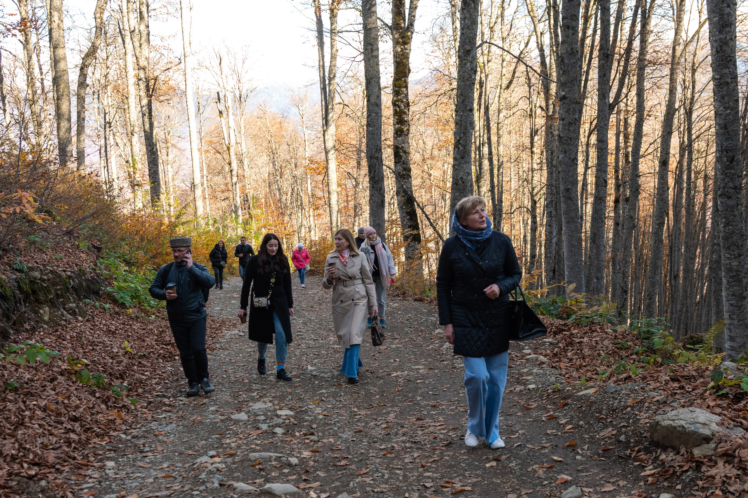 Mice мероприятие — прогулка на водопад Поликаря на курорте Красная Поляна. Репортажный фотограф в Красной Поляне и Сочи Павлюченко Екатерина