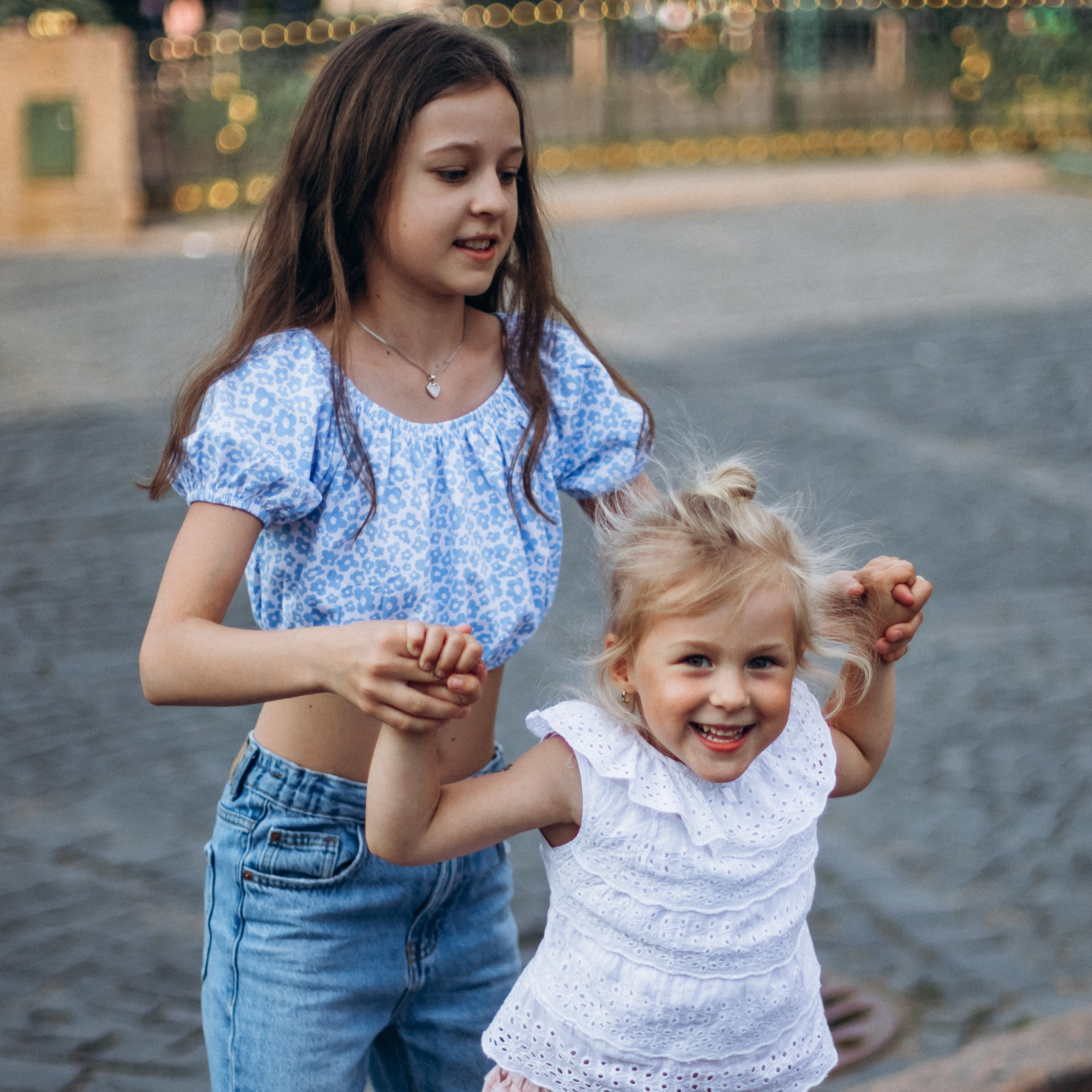 Дарья с семьей в июне. Фотопрогулка в Петербурге. Индивидуальный и семейный фотограф в Санкт-Петербурге