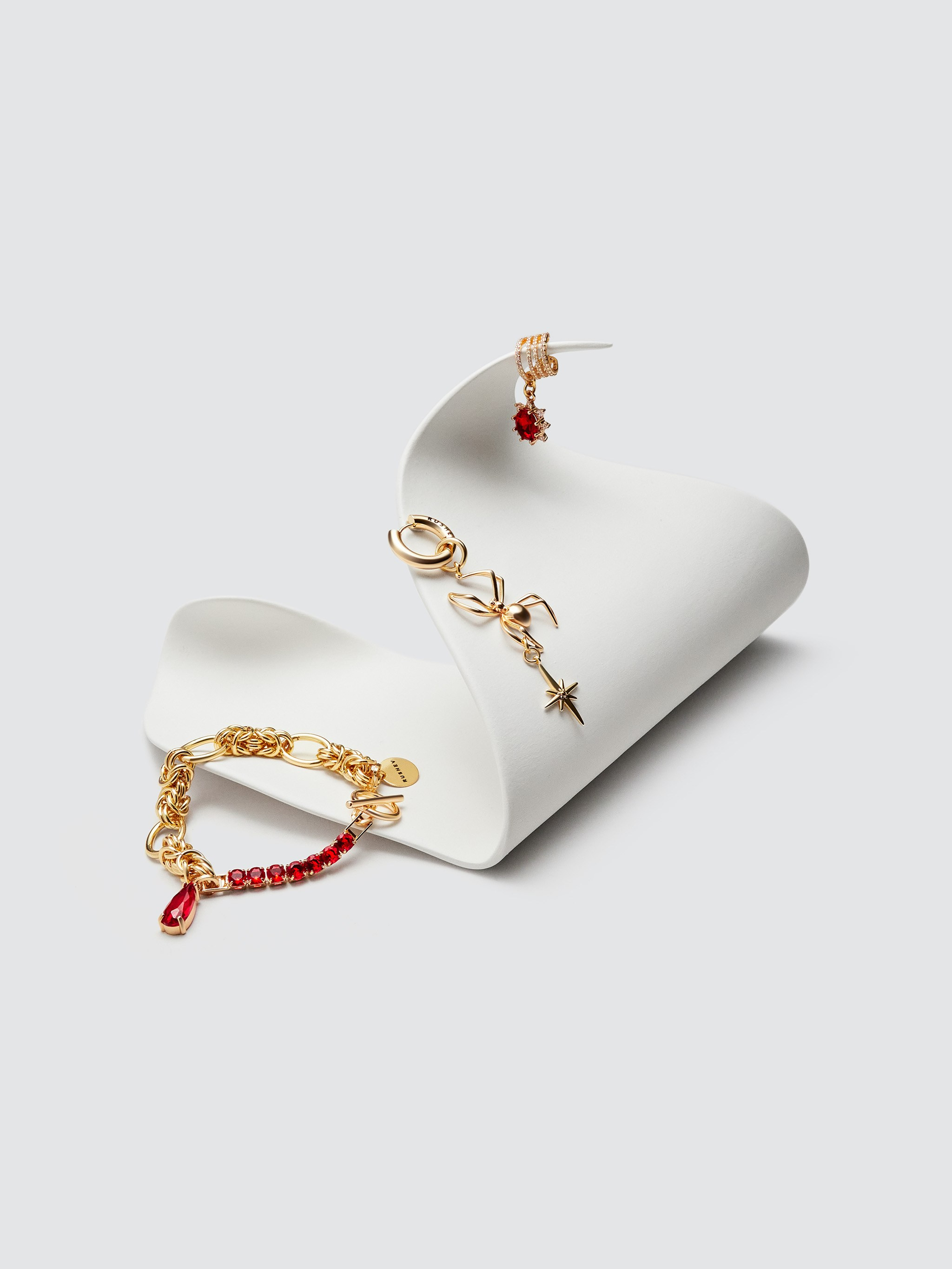 RUSHEV MATTERS. Коммерческий и художественный фотограф в Москве Плоскирев Валерий