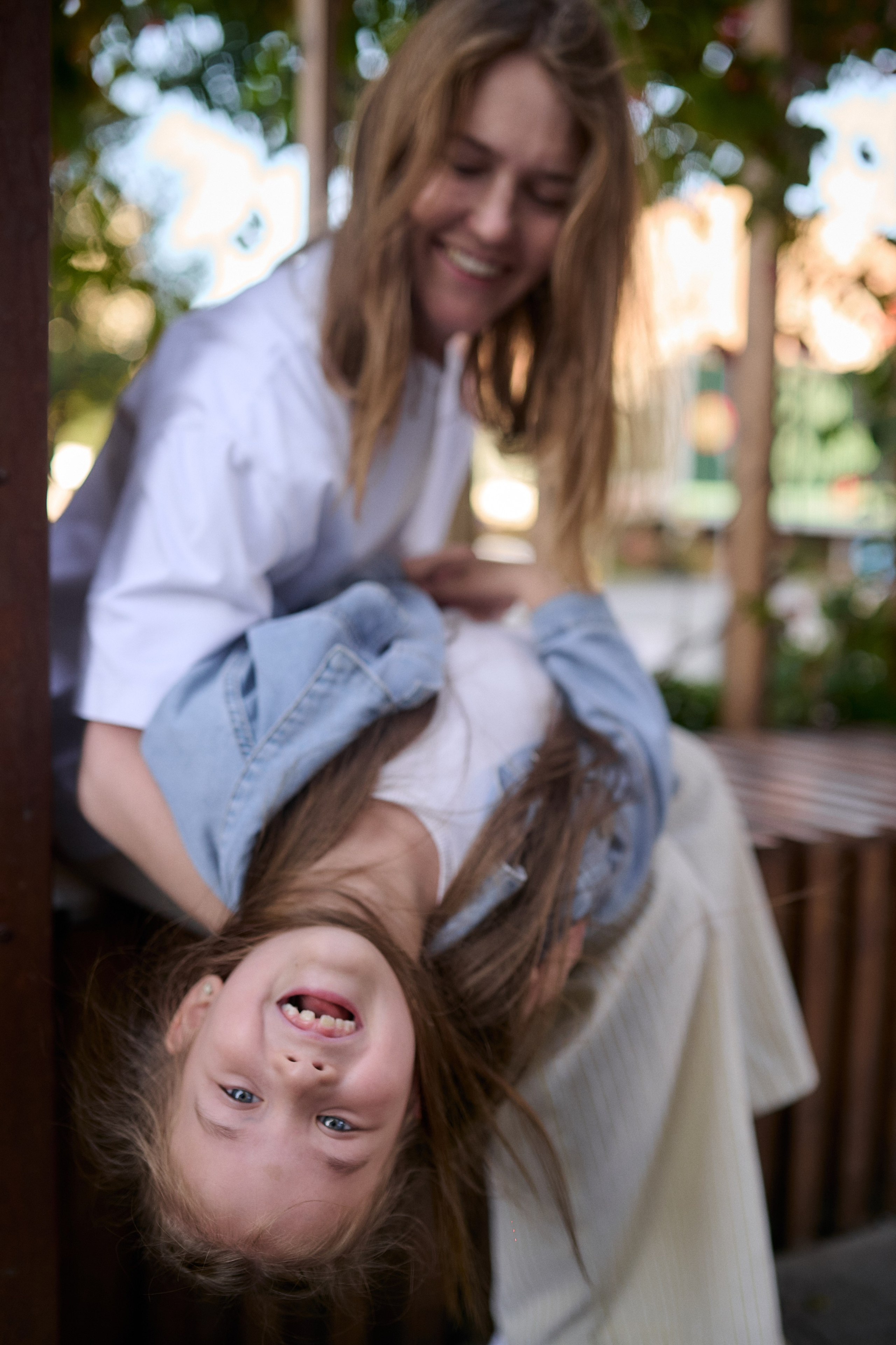 Катя и Ника. Прогулка по Новому Арбату. Семейный и свадебный lifestyle-фотограф в Москве Мария Петрова