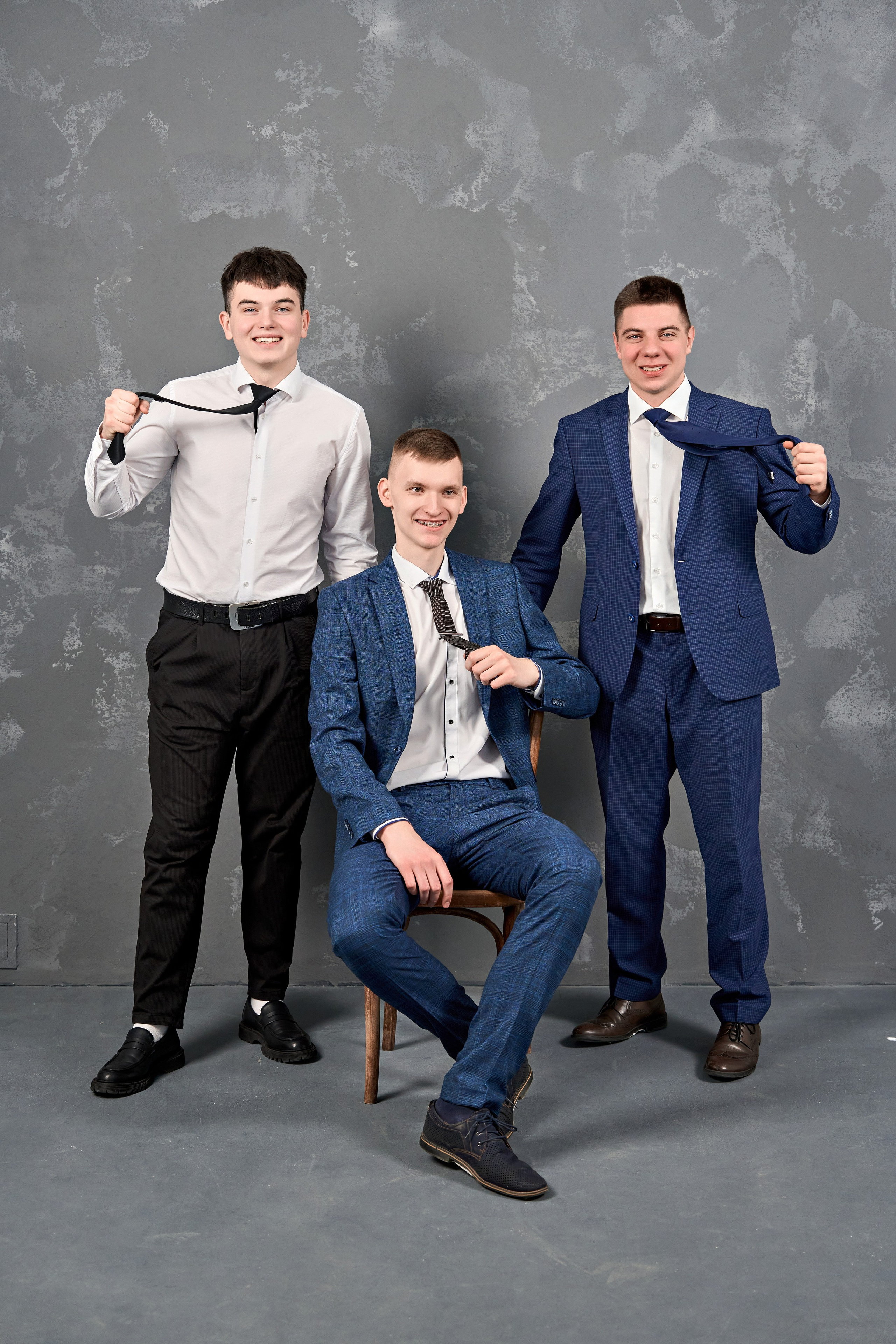 Выпускные альбомы для 9-11 классов. Фотосъёмка в студии. Калуга. Фотограф Меняйло Евгений. Свадьба. Портрет. Репортаж. Семья. Контент