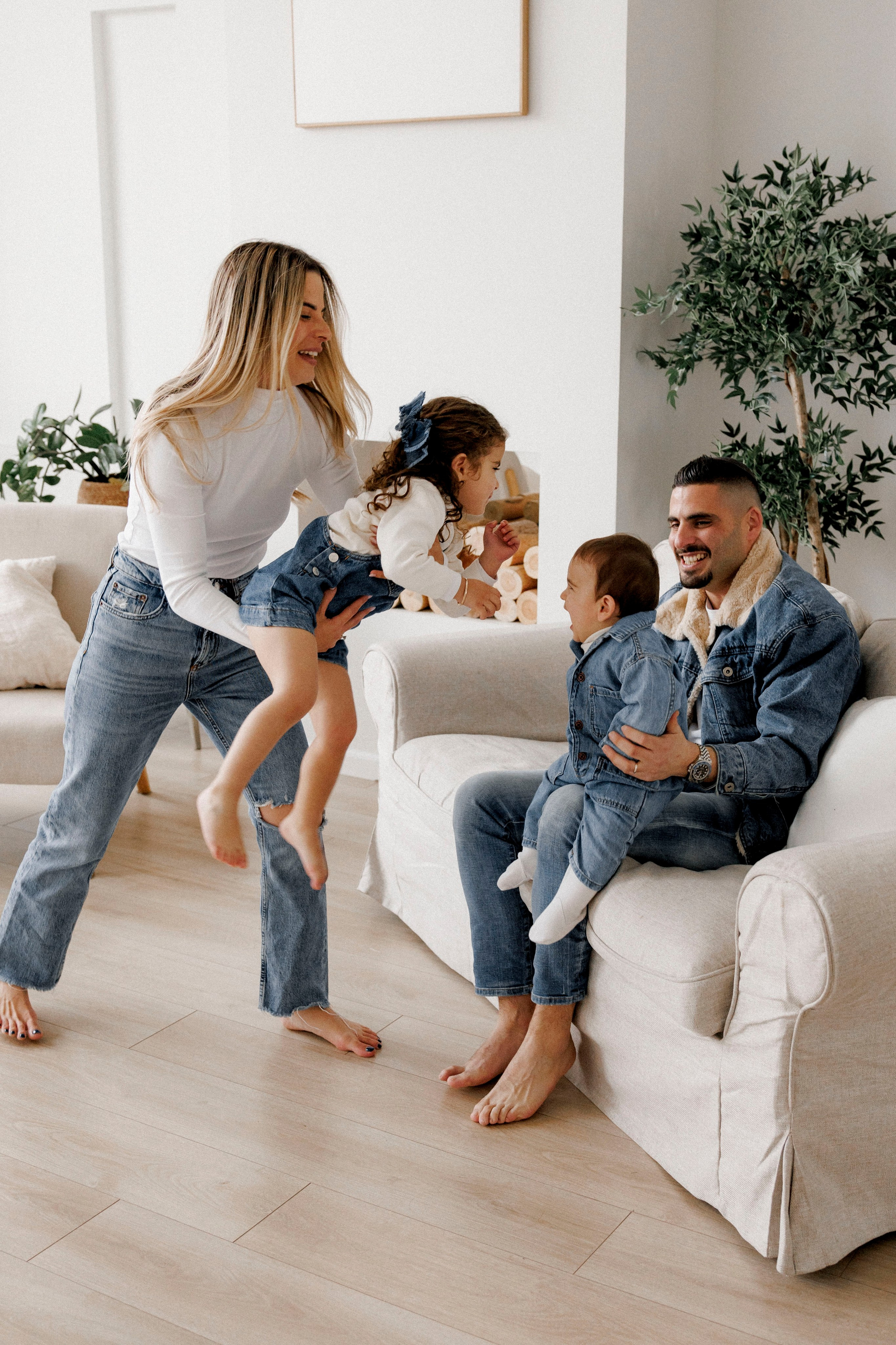 Family photoshoot in White Studio. Wedding and family photographer