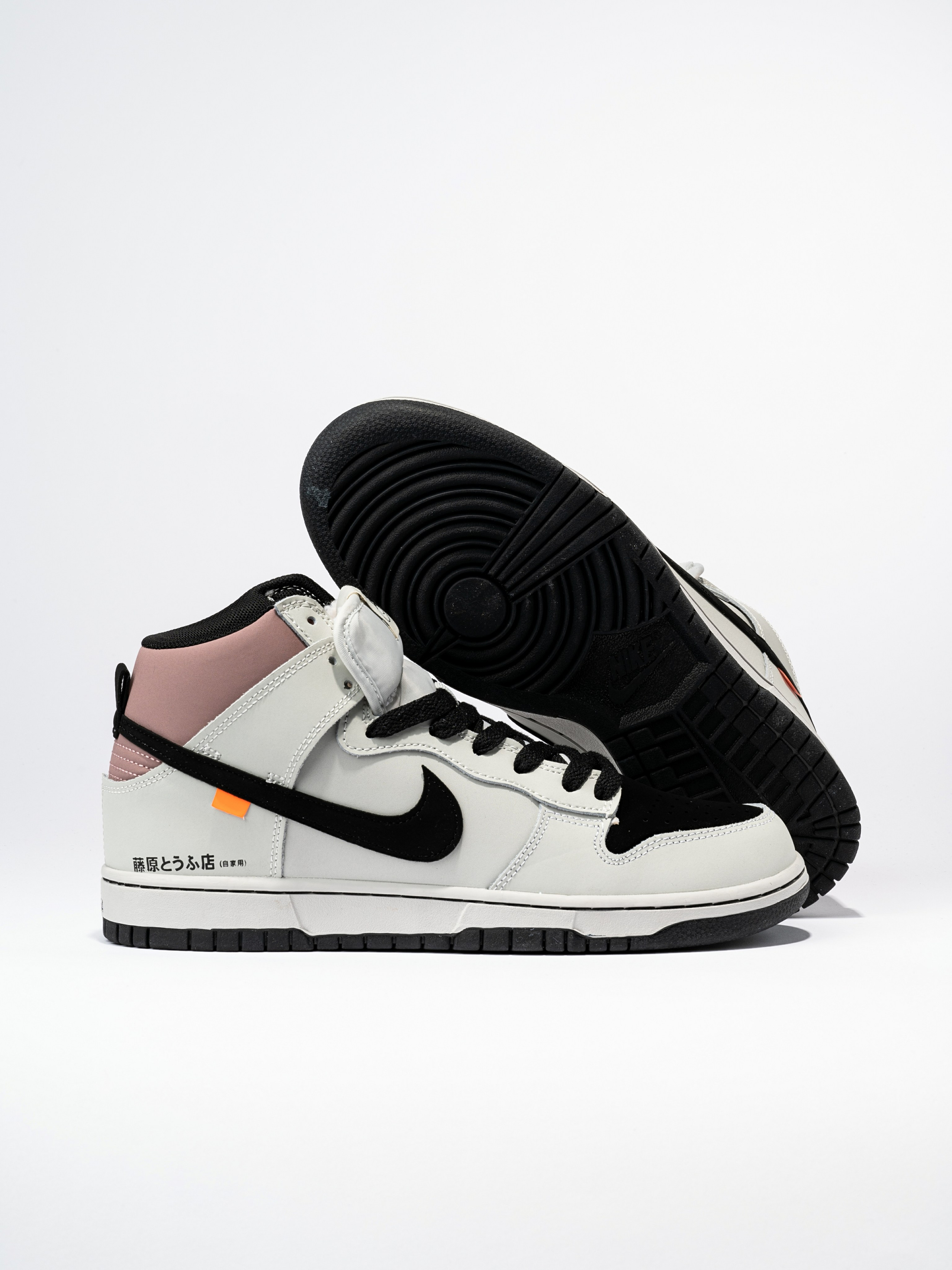 2023.10.24 — Фото кроссовок. Студия рекламной и предметной съемки товаров WELKO Studio