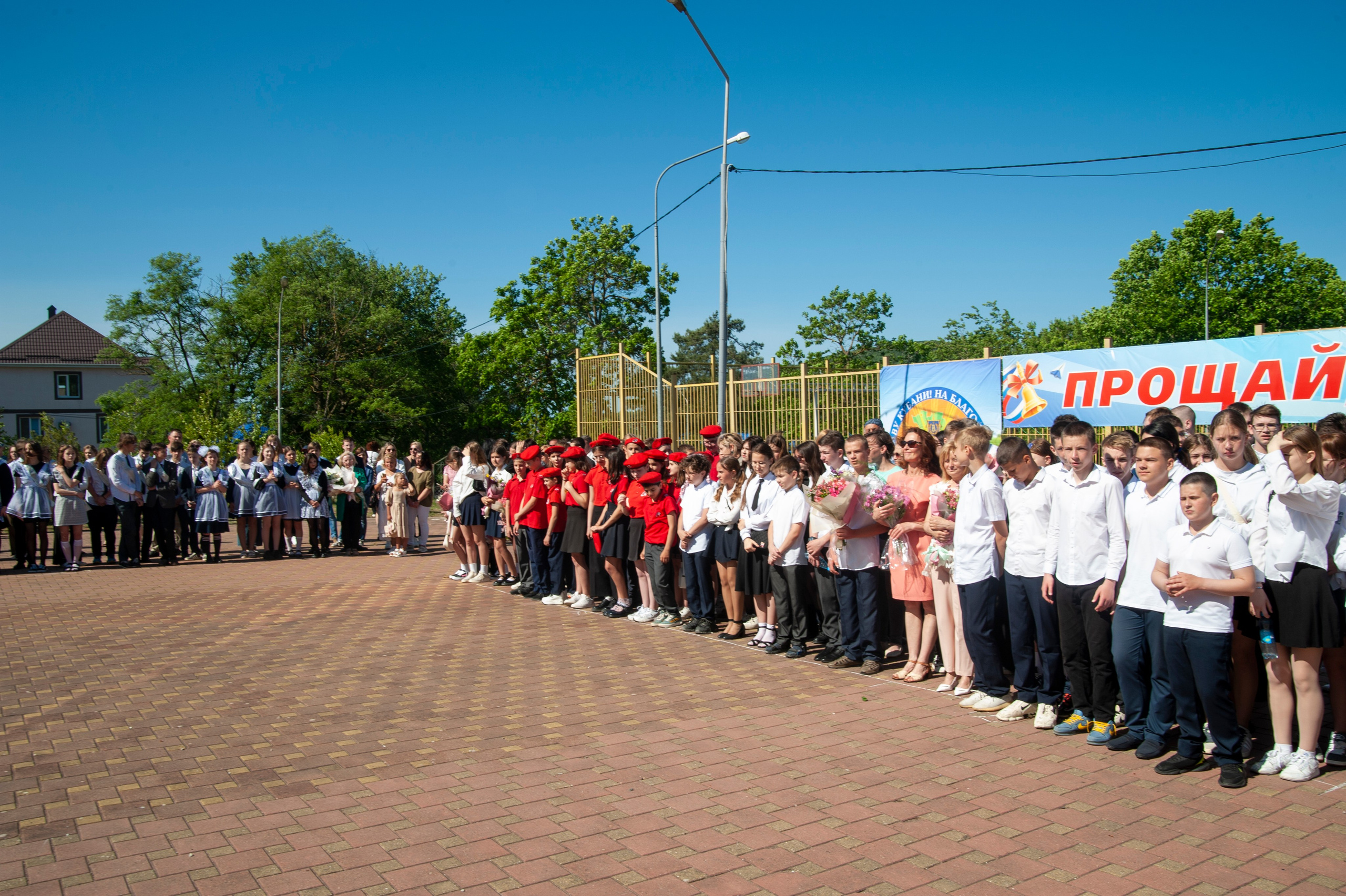 Последний Звонок МАОУ СОШ № 17 им. Эдуарда Есаяна — Архипо-Осиповка. Свадебный и семейный фотограф Денис Лукьянов в Краснодаре, Краснодарском крае и Республике Крым