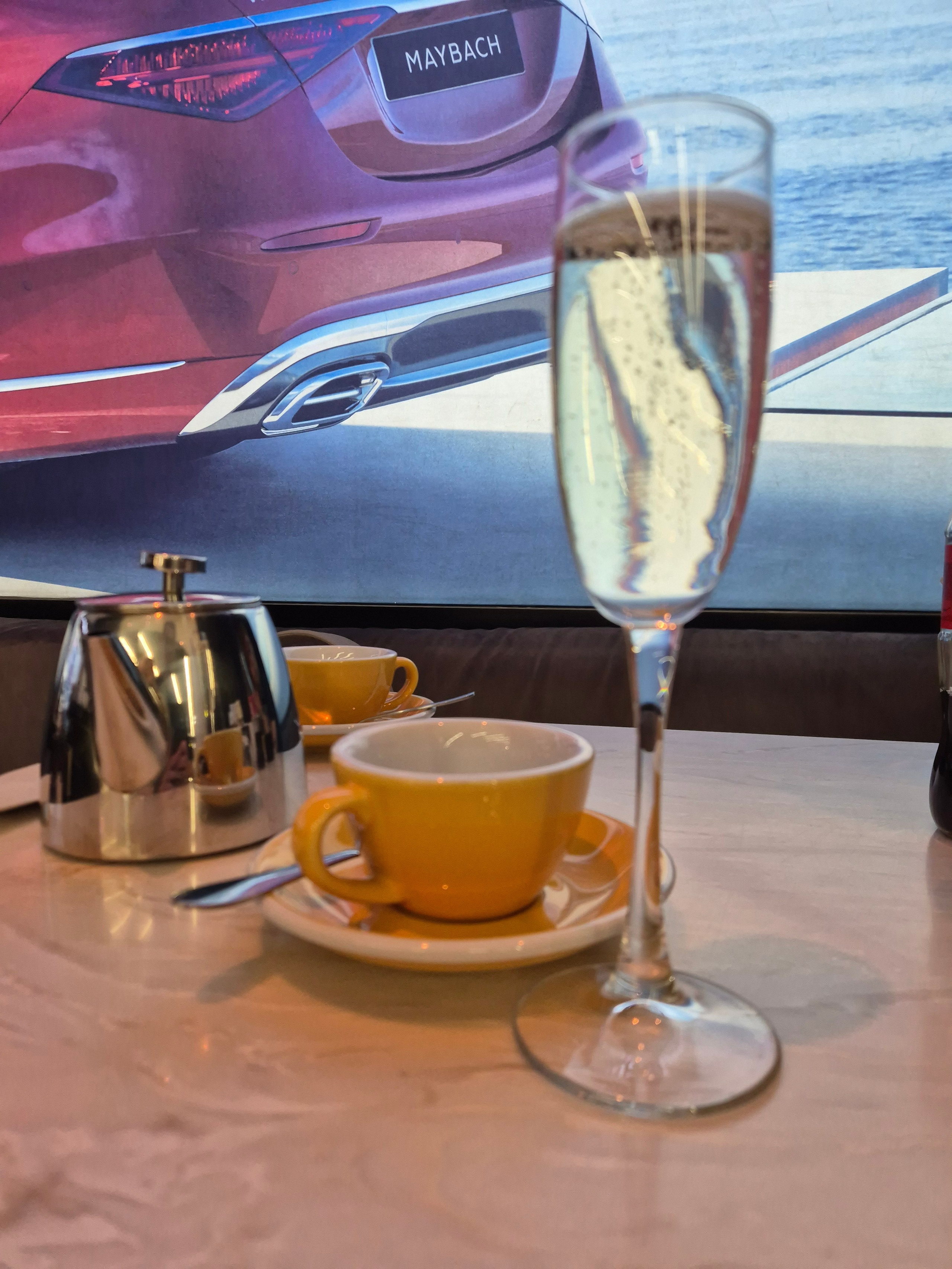 Комфортный утренний рейс и начало отпуска завтраком в любимом кафе Мерседес в Шереметьево