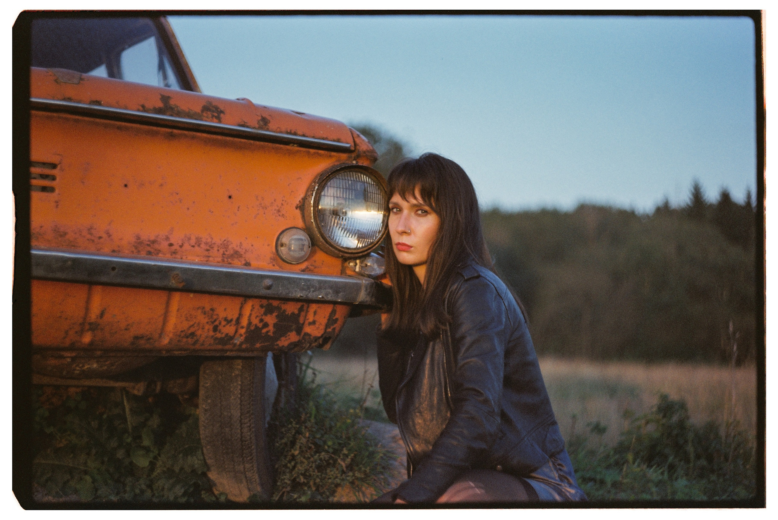 Портретная фотосессия на плёнку 35 мм на ферме в Санкт-Петербурге. Светлана Гопанюк. Портретный фотограф. Санкт-Петербург. СПб