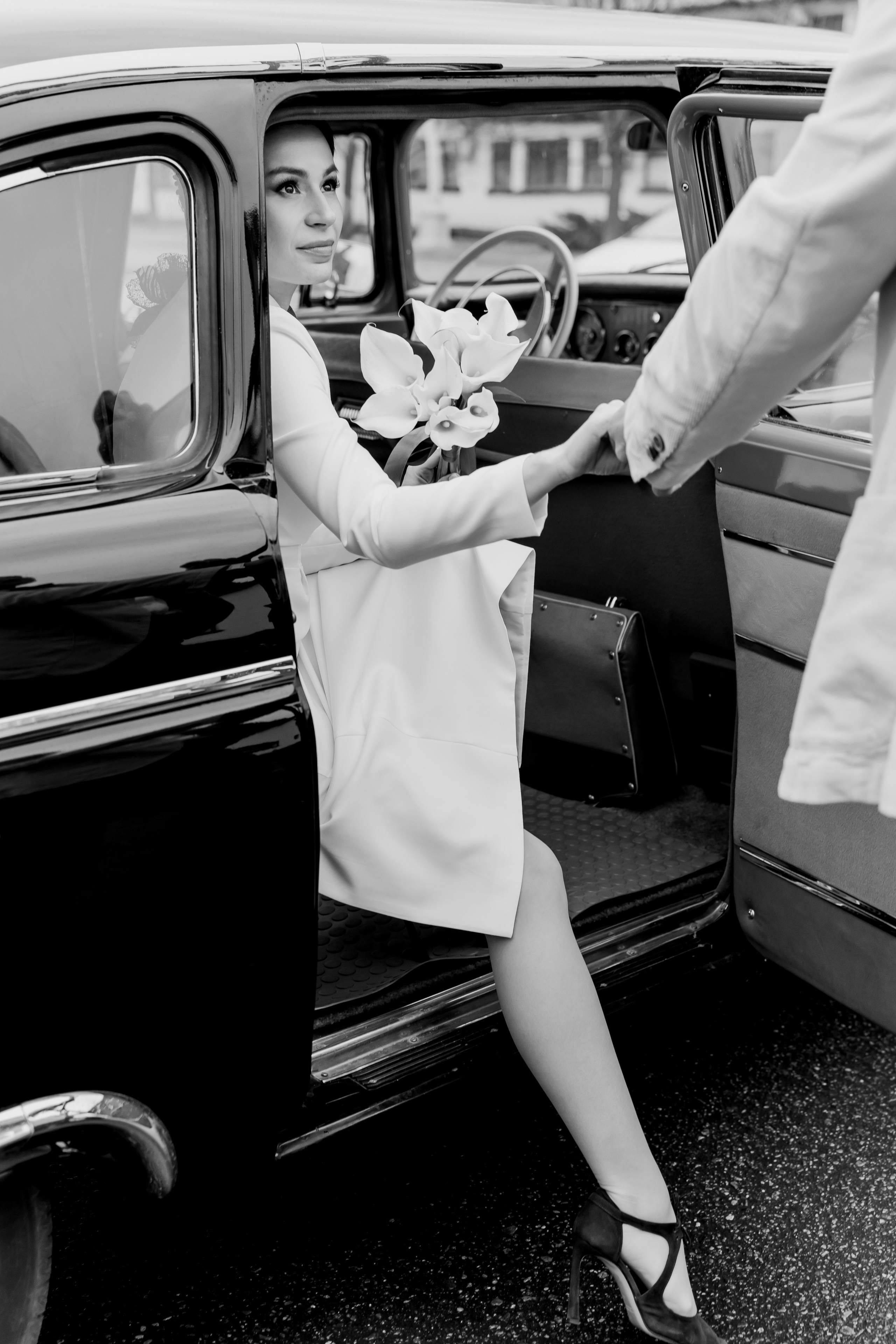 Свадебный фотограф в Москве. Свадебный фотограф Видное, Бутово, Домодедово, Щербинка, Царицыно. Свадебная фотосессия и сборы невесты в отеле Soluxe. Регистрация брака во дворце бракосочетания ВДНХ. Свадьба на ВДНХ. Свадебная фотосессия с ретро автомобилем Чайка. 