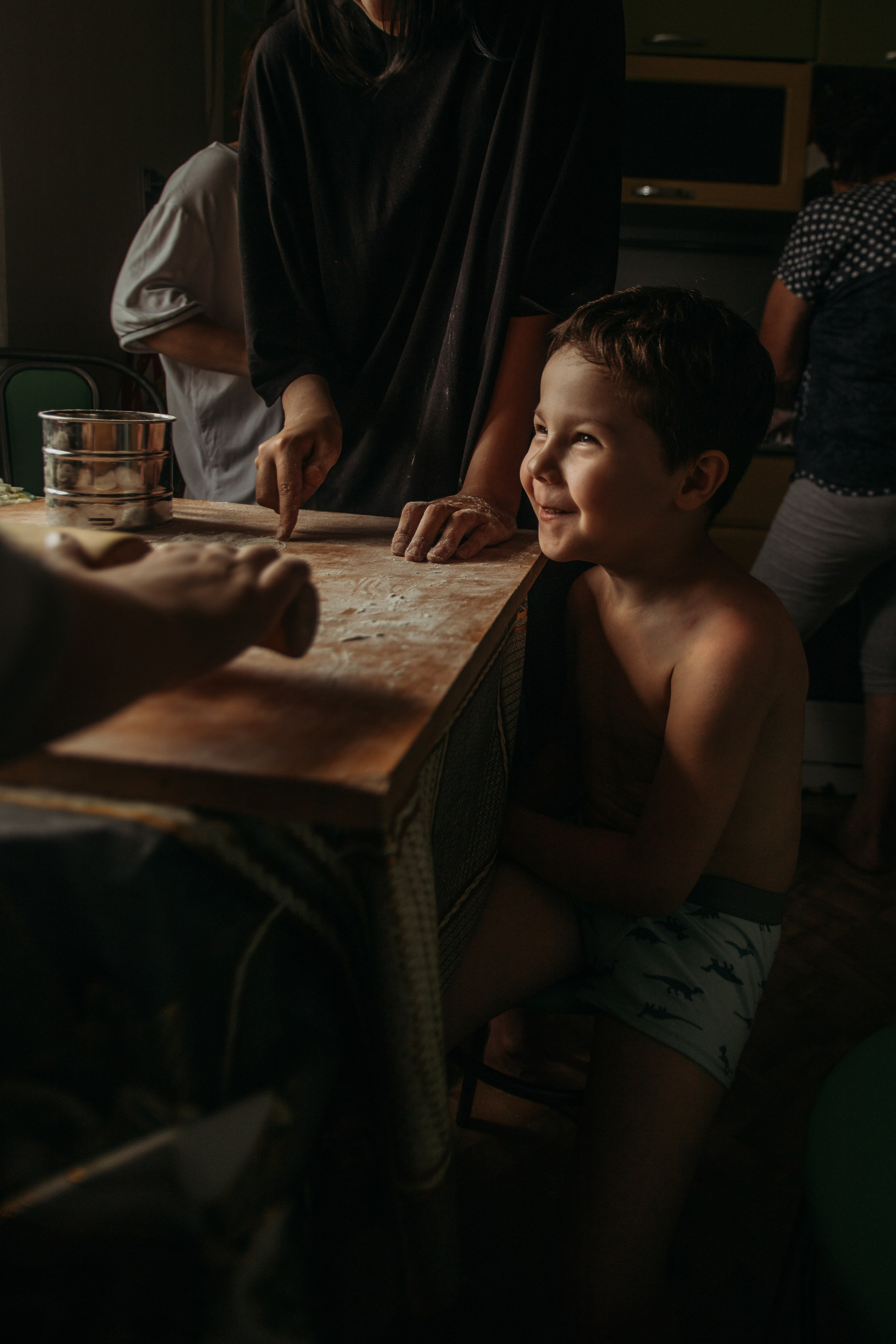 Домашняя фотосессия моей семьи. Венера Гайн. Репортажный фотограф  Тюмень. Обучение фотографии с 0