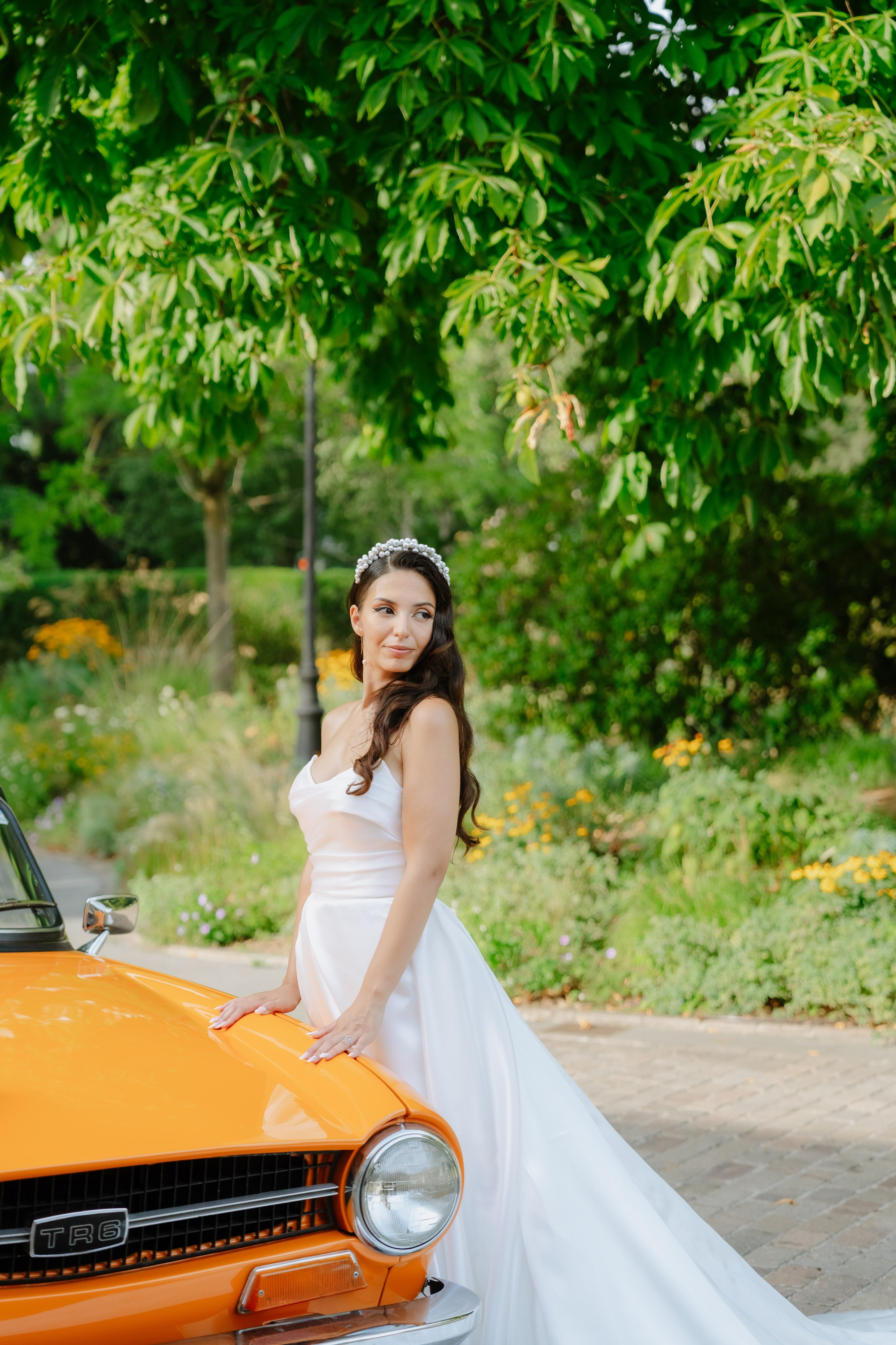 Photographie de mariage avec voiture de collection Genève