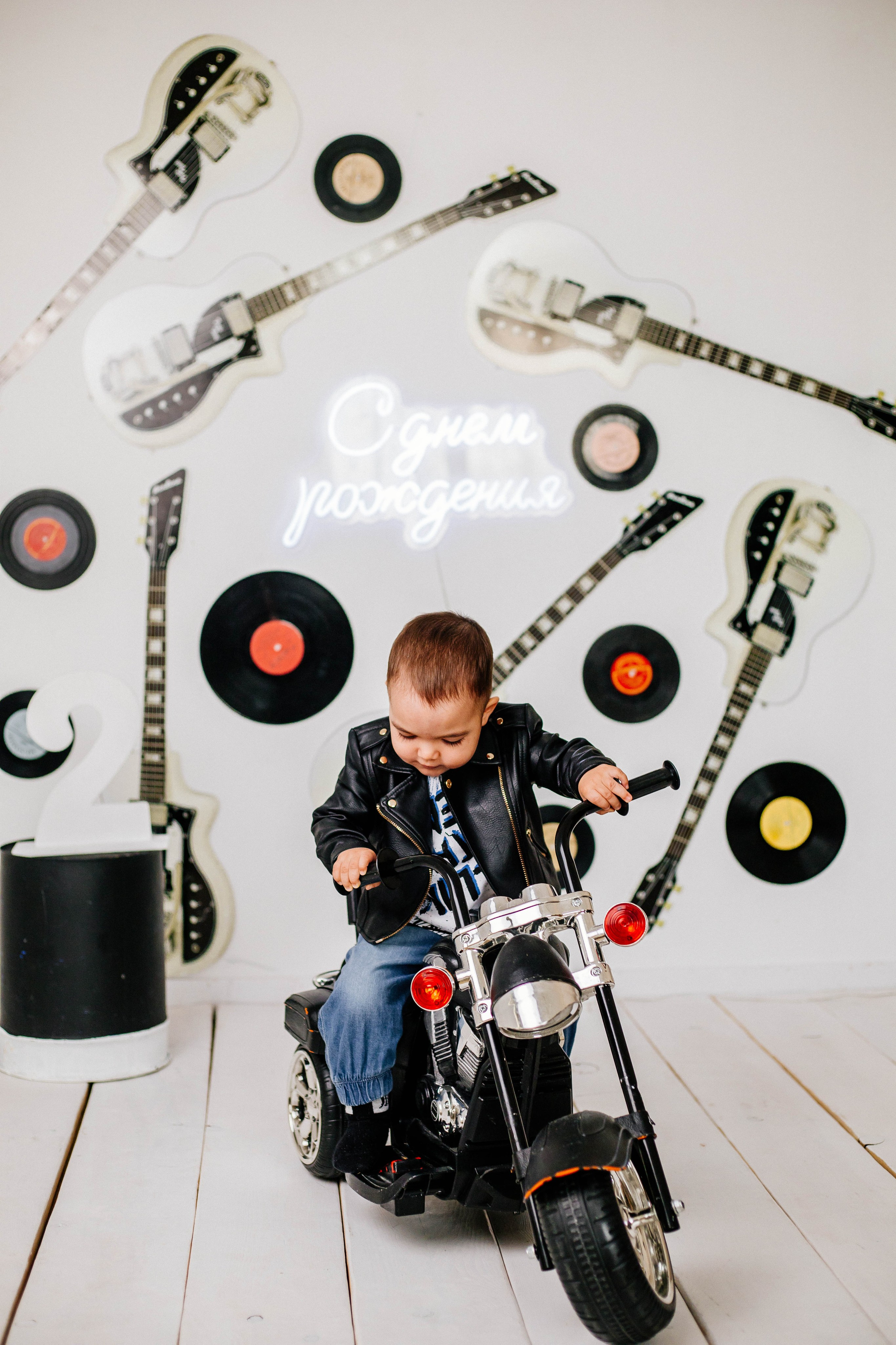 Лев с семьей. Рыжова Тамара