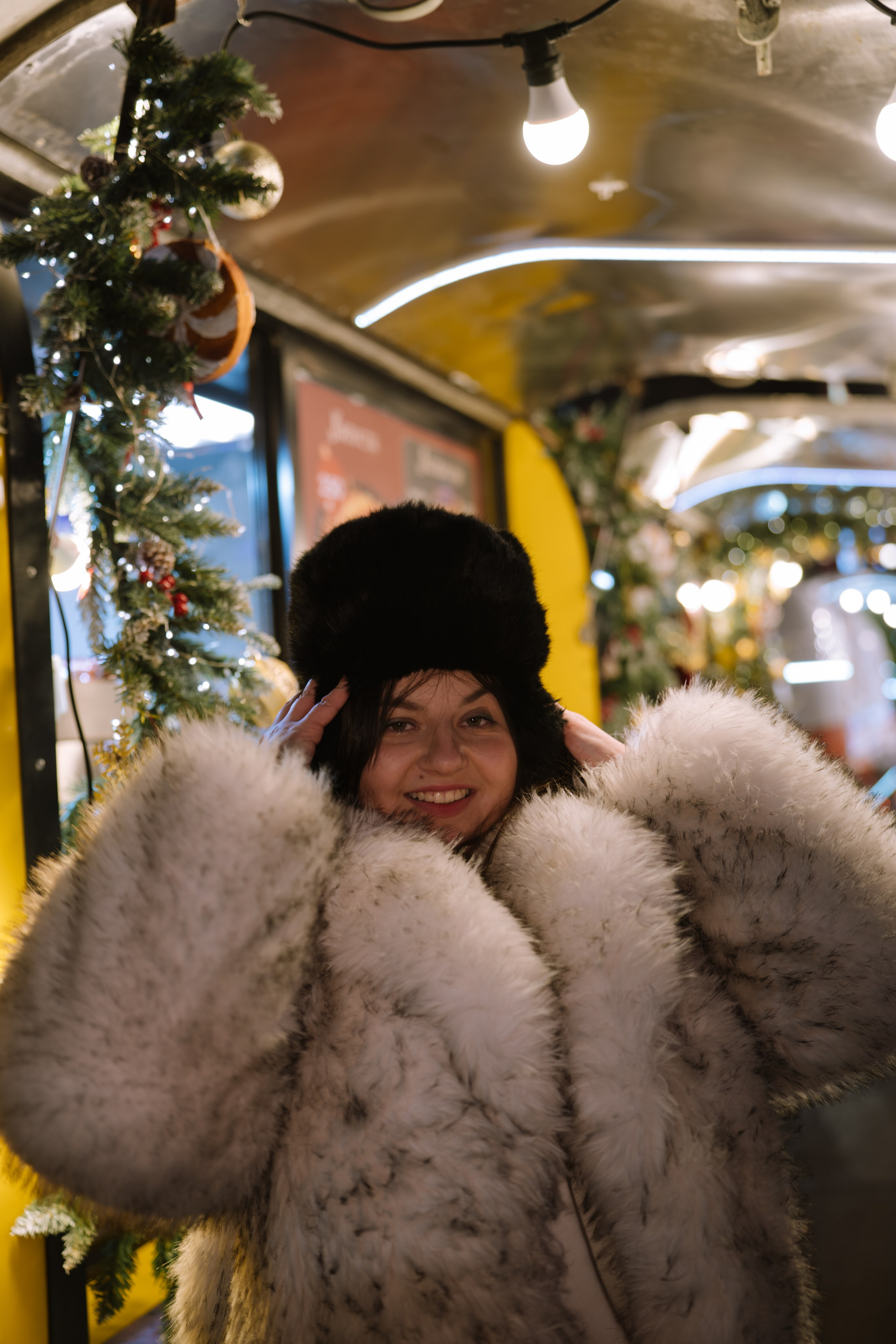 ПРОГУЛКА НА МАНЕЖНОЙ ПЛОЩАДИ ДЛЯ ДЕВУШКИ ПЕРЕД НОВЫМ ГОДОМ (НОВОГОДНЯЯ ФОТОСЕССИИЯ НА МАНЕЖНОЙ ПЛОЩАДИ). Профессиональный фотограф, Санкт-Петербург — Виктория Богомолова