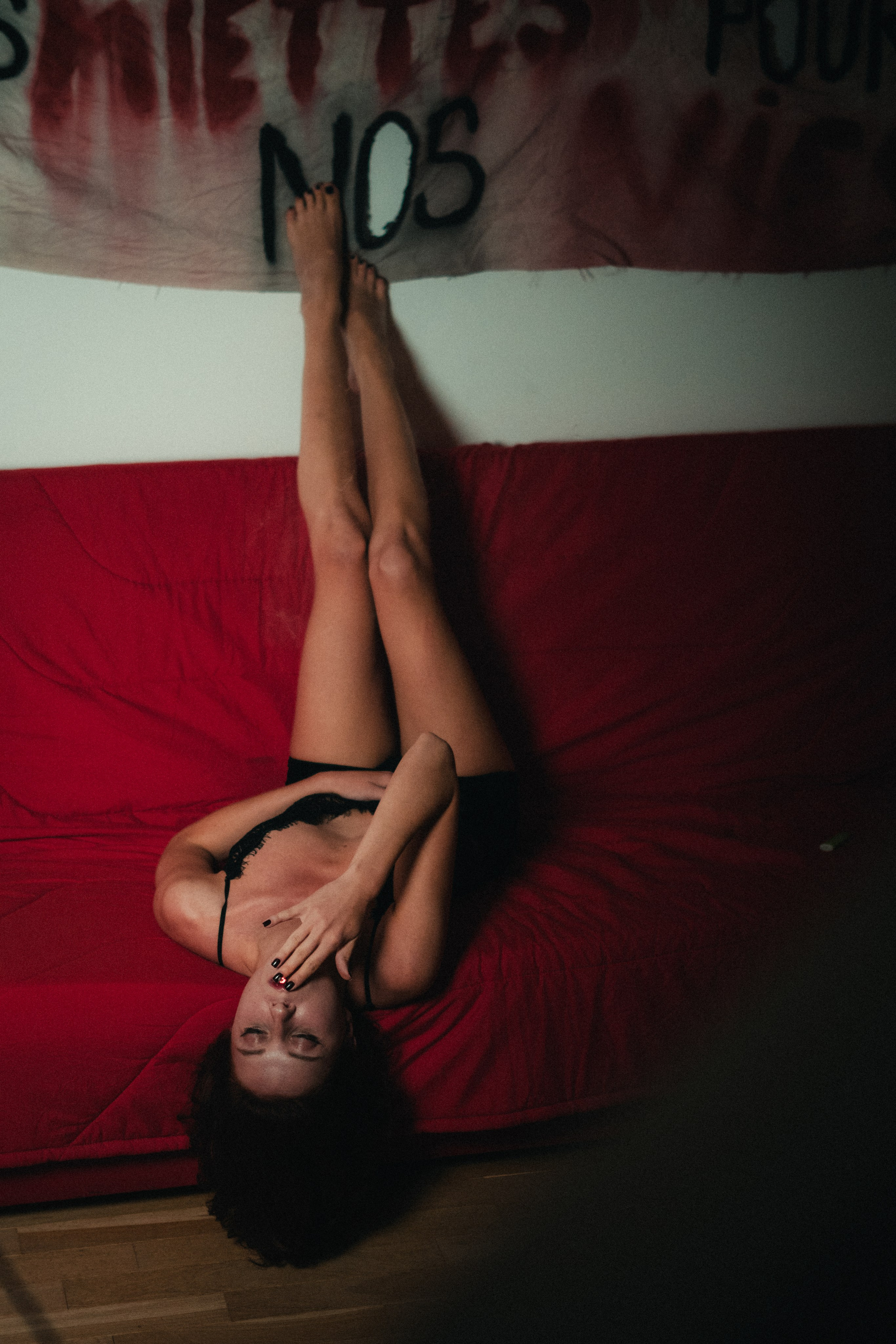 Des millions pour vos bombes des miettes pour nos vies. Фотограф Париж / Photographer Paris