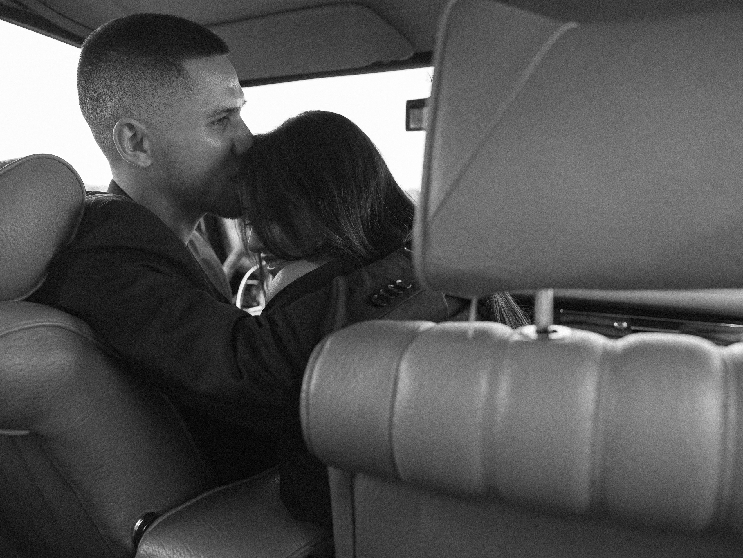 ТАНЯ И БУЛАТ, РЕТРО МАШИНА. Свадебный и индивидуальный фотограф в Челябинске Евгения Негодяева