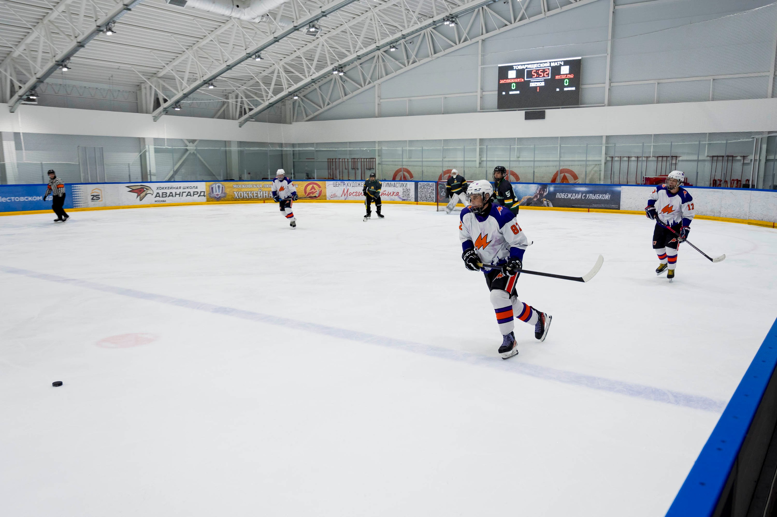 Хоккейный матч корпоративной команды Зарубежнефть. Репортажный фотограф и видеограф Слава Думчев. Тимбилдинги, отчетники, корпоративы