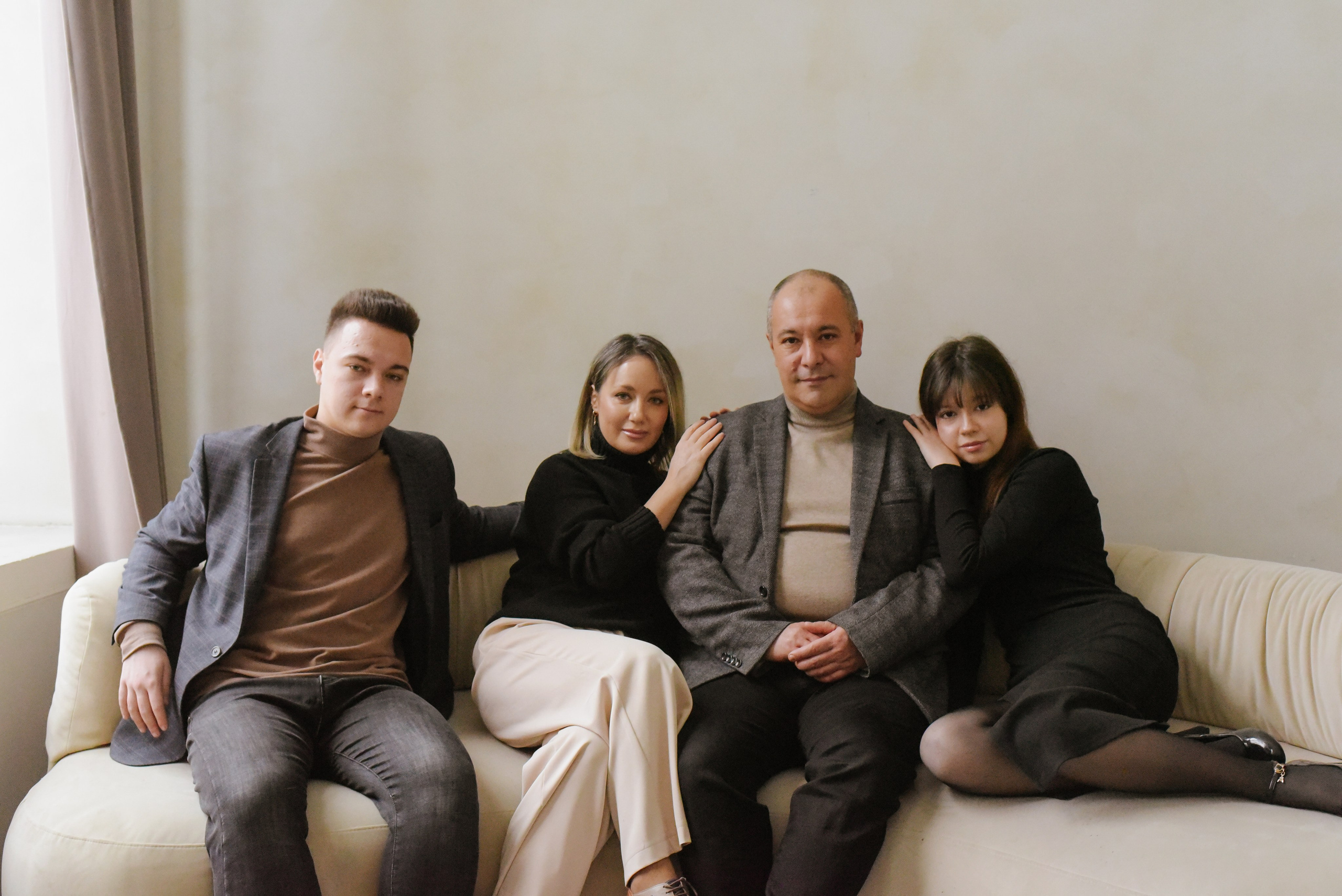 Молодые родители и взрослые дети. Фотограф Лола Волна, город Москва